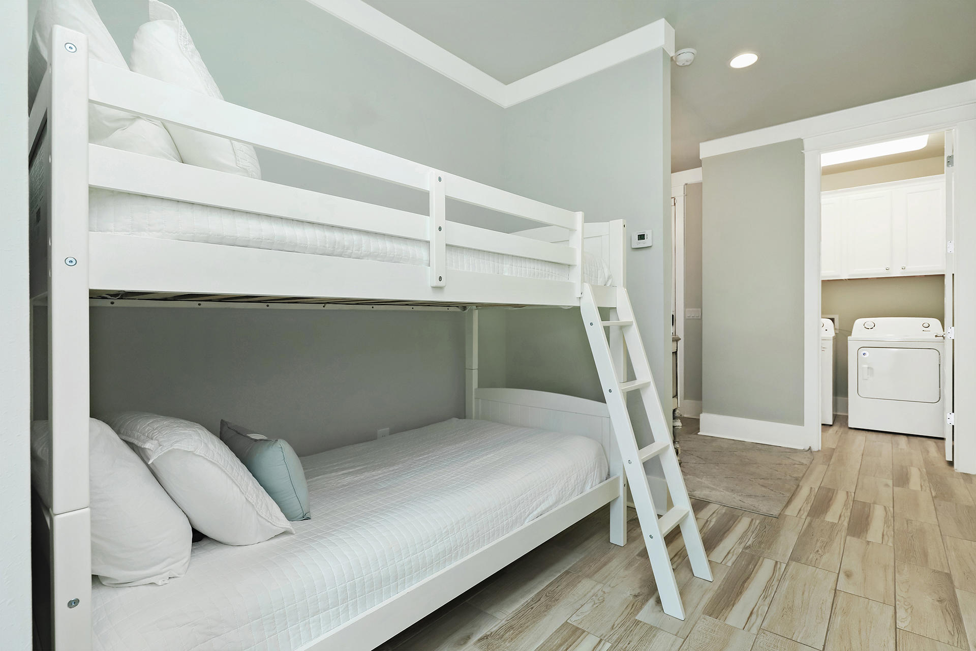 HIDDEN PALMS - Residential