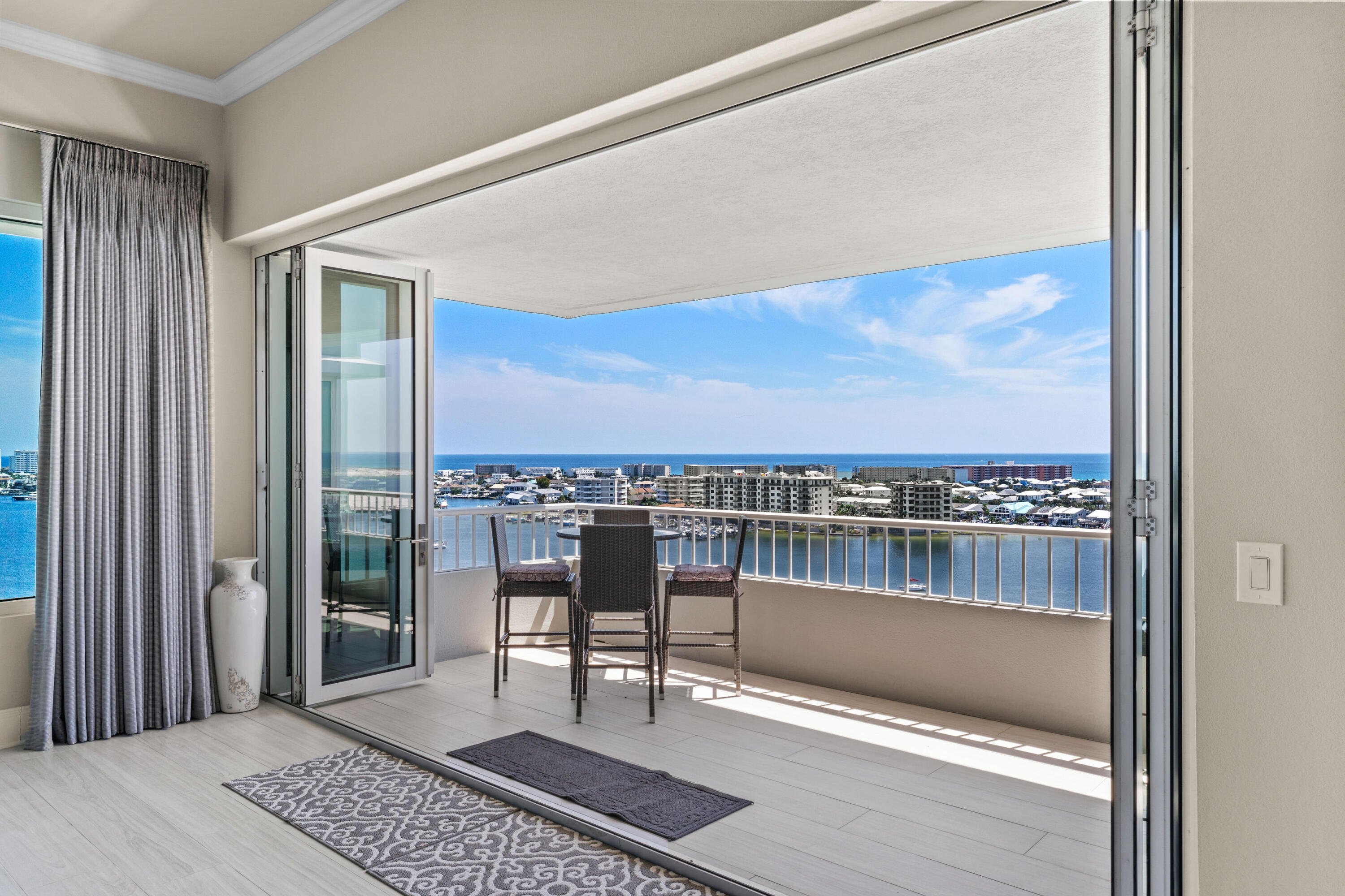 DESTIN YACHT CLUB - Residential