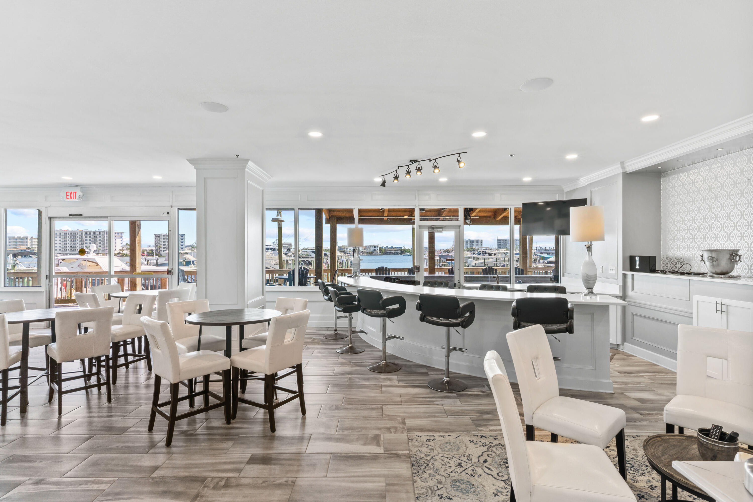 DESTIN YACHT CLUB - Residential