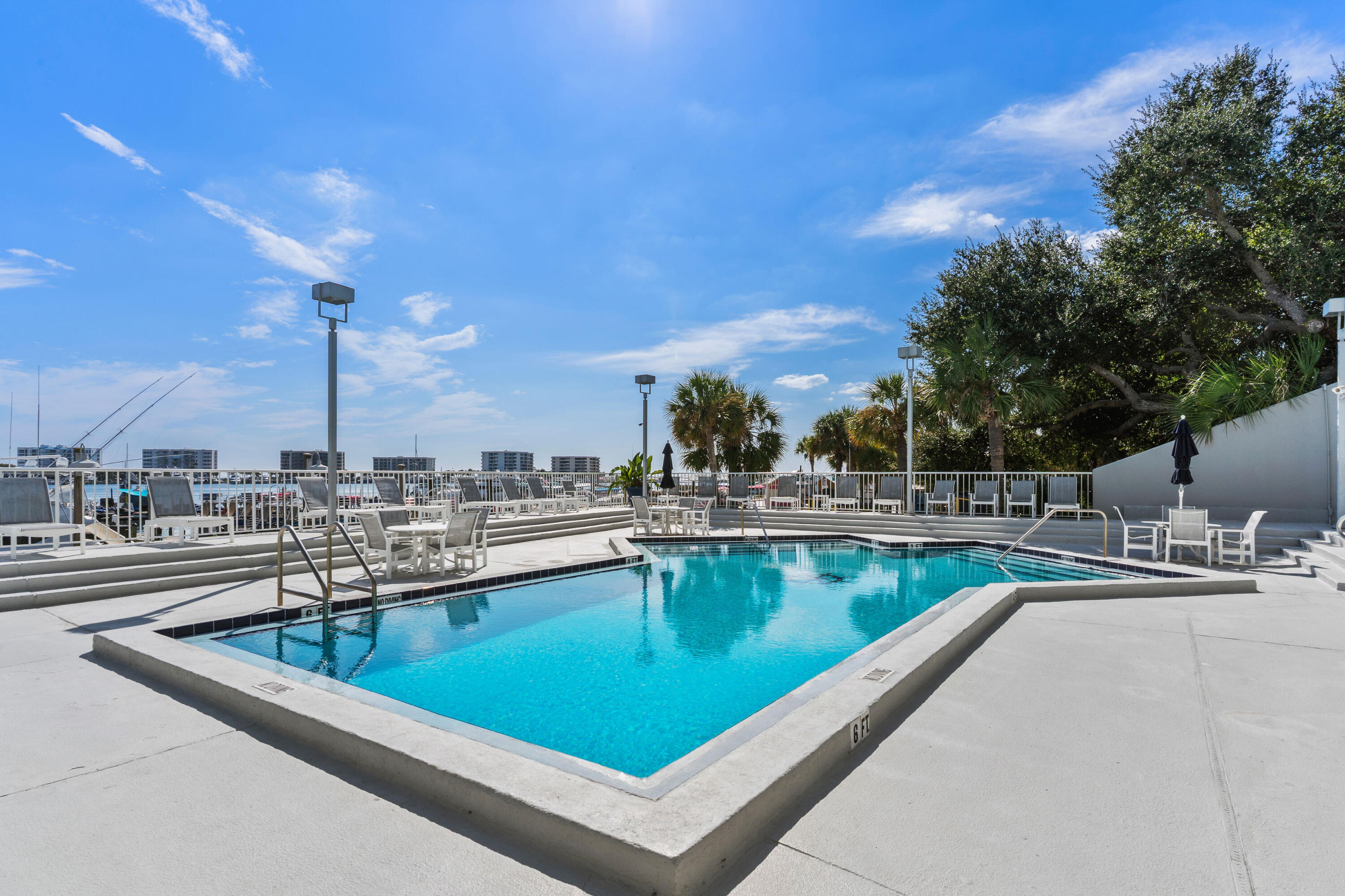 DESTIN YACHT CLUB - Residential