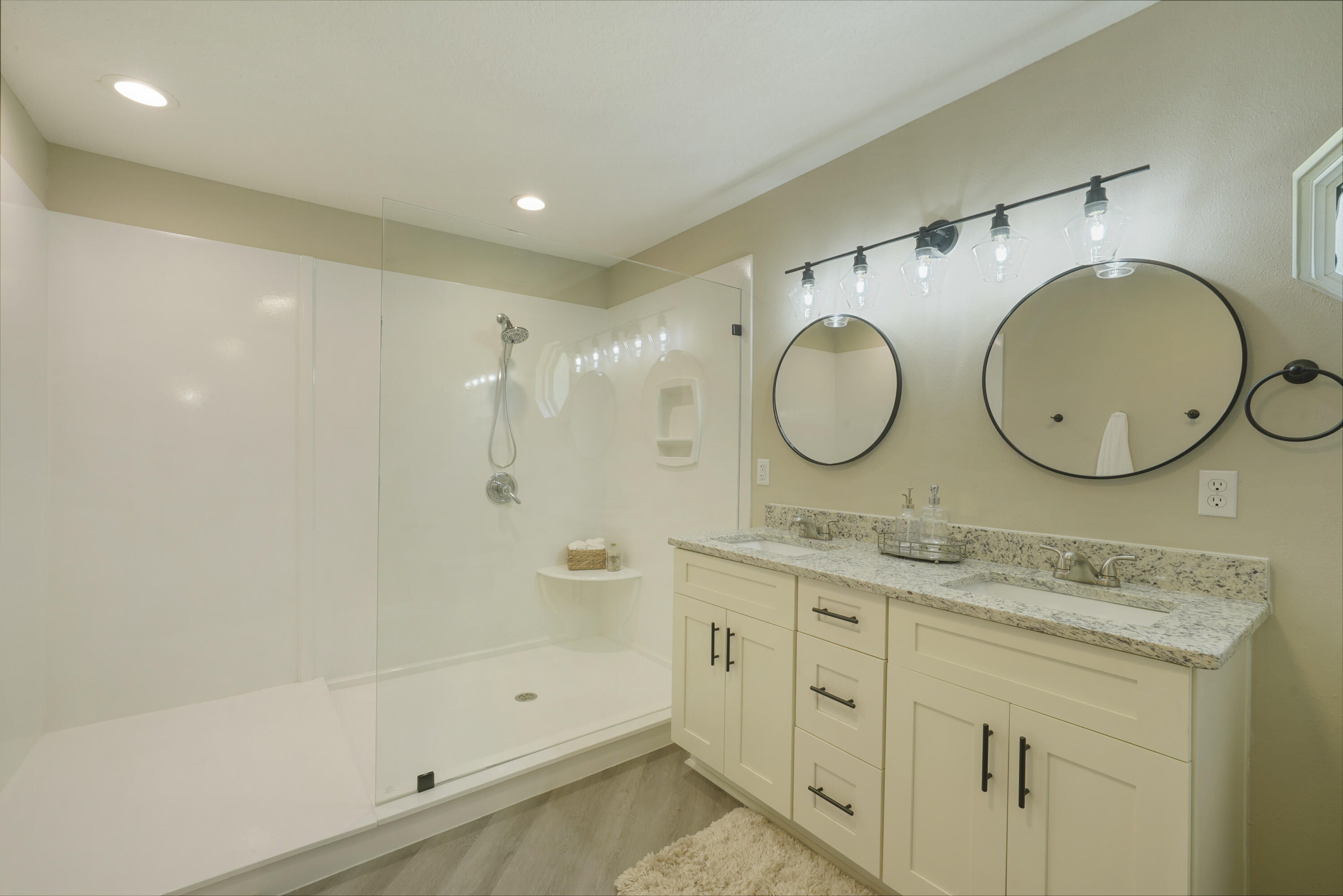 COUNTRY CLUB ESTATES 1 OF CRESTVIEW - Residential