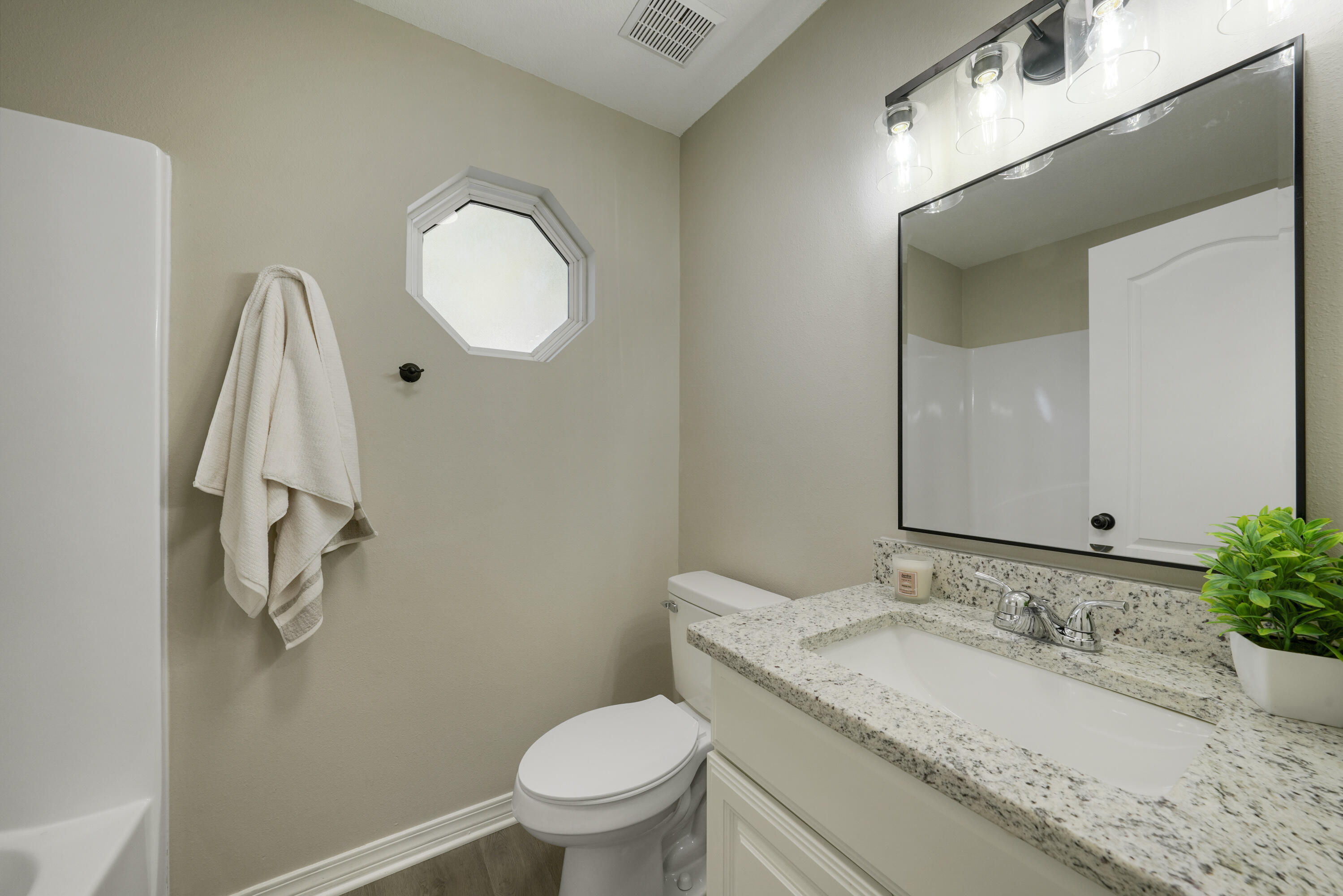 COUNTRY CLUB ESTATES 1 OF CRESTVIEW - Residential