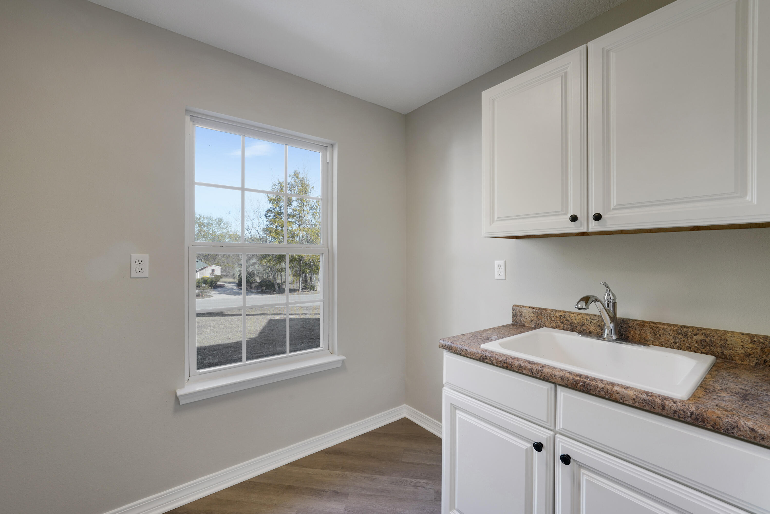 COUNTRY CLUB ESTATES 1 OF CRESTVIEW - Residential