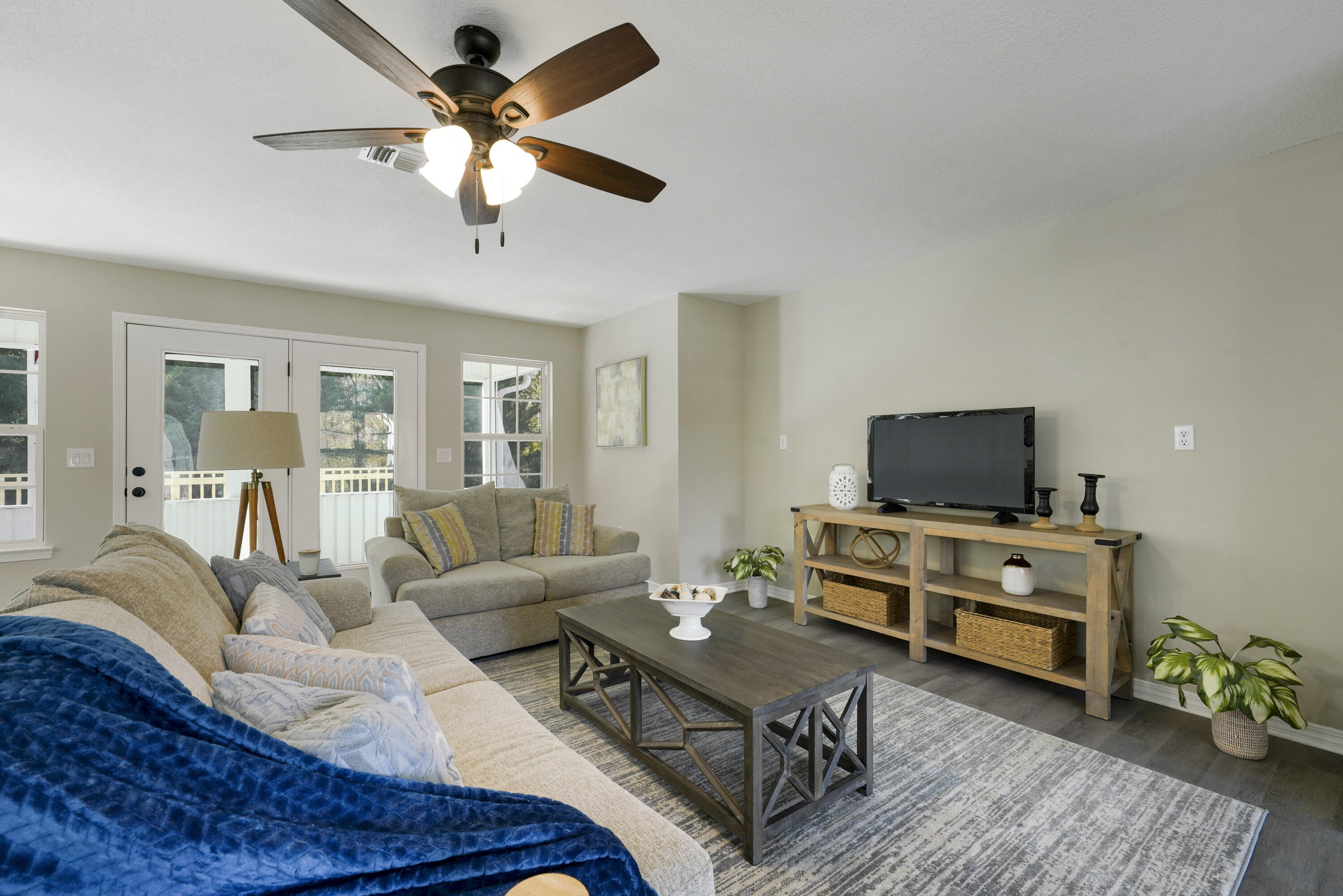 COUNTRY CLUB ESTATES 1 OF CRESTVIEW - Residential