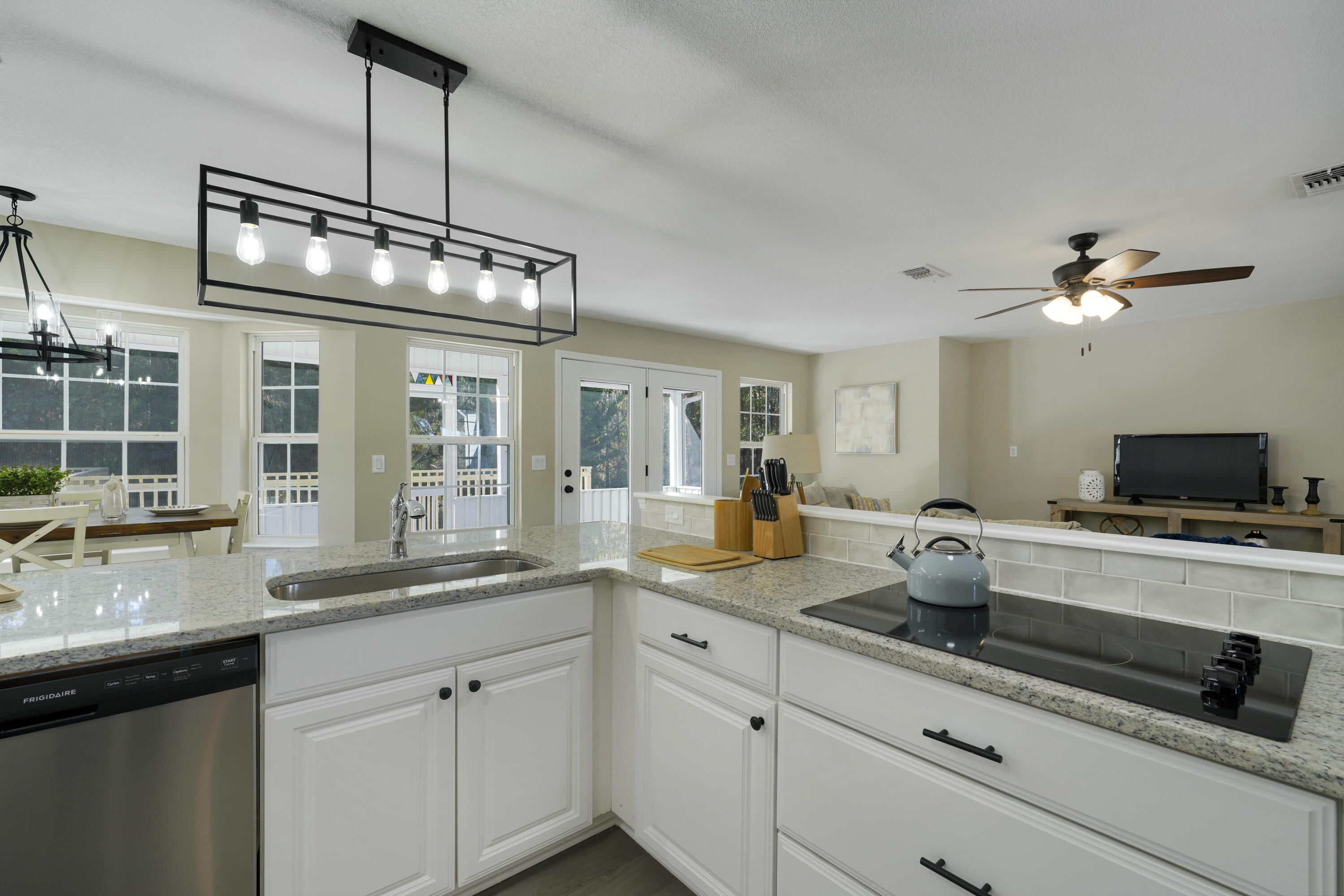 COUNTRY CLUB ESTATES 1 OF CRESTVIEW - Residential