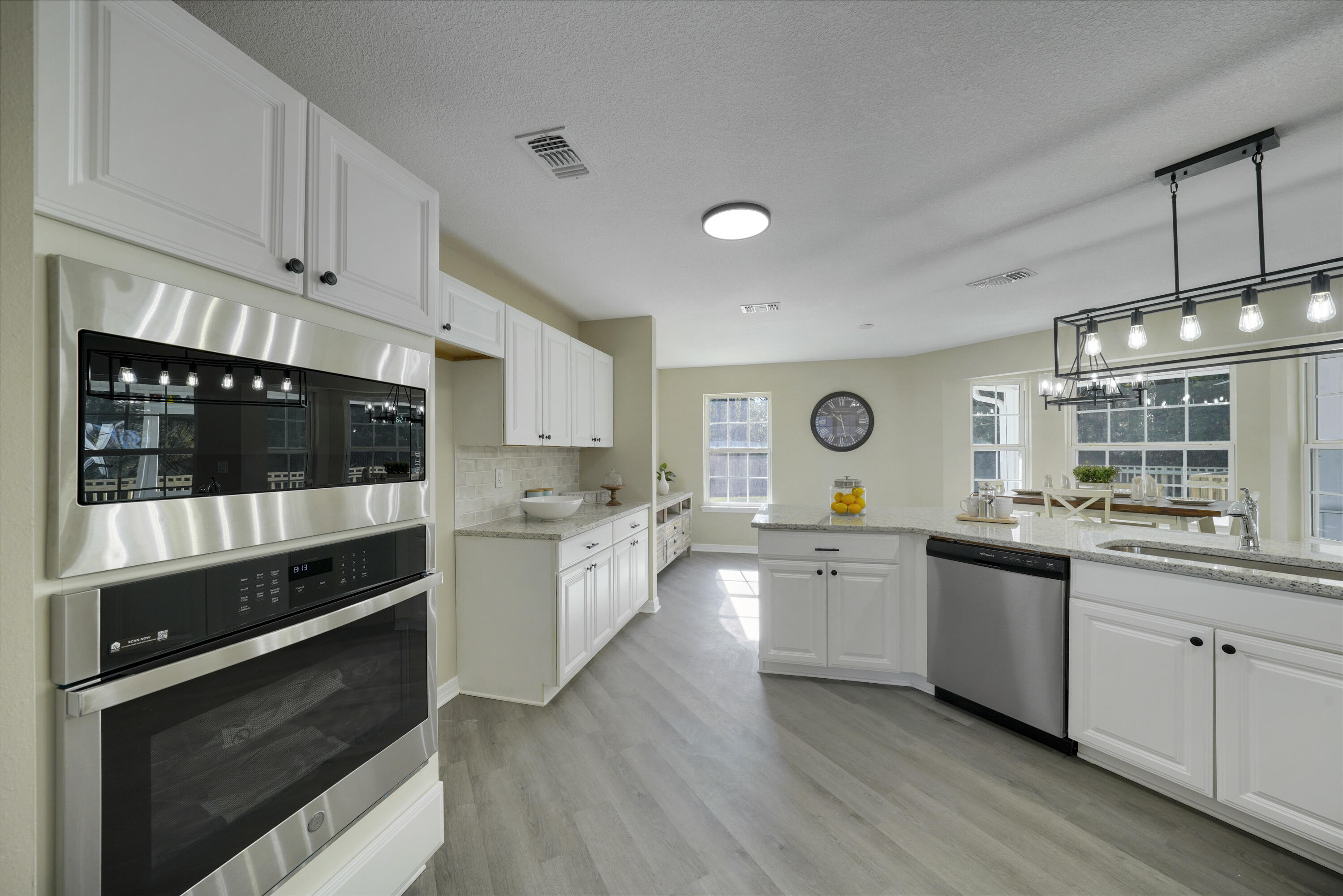 COUNTRY CLUB ESTATES 1 OF CRESTVIEW - Residential