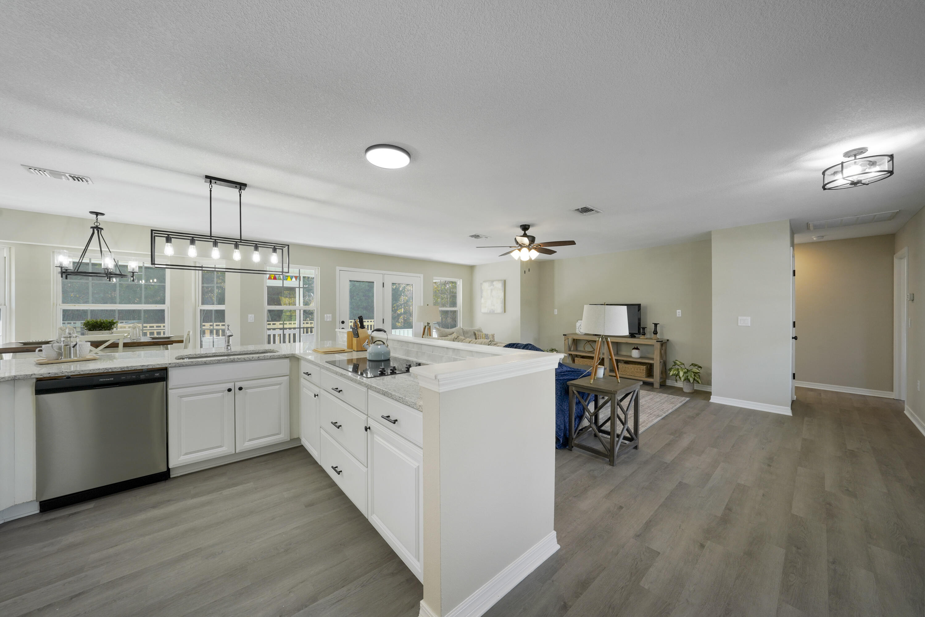 COUNTRY CLUB ESTATES 1 OF CRESTVIEW - Residential