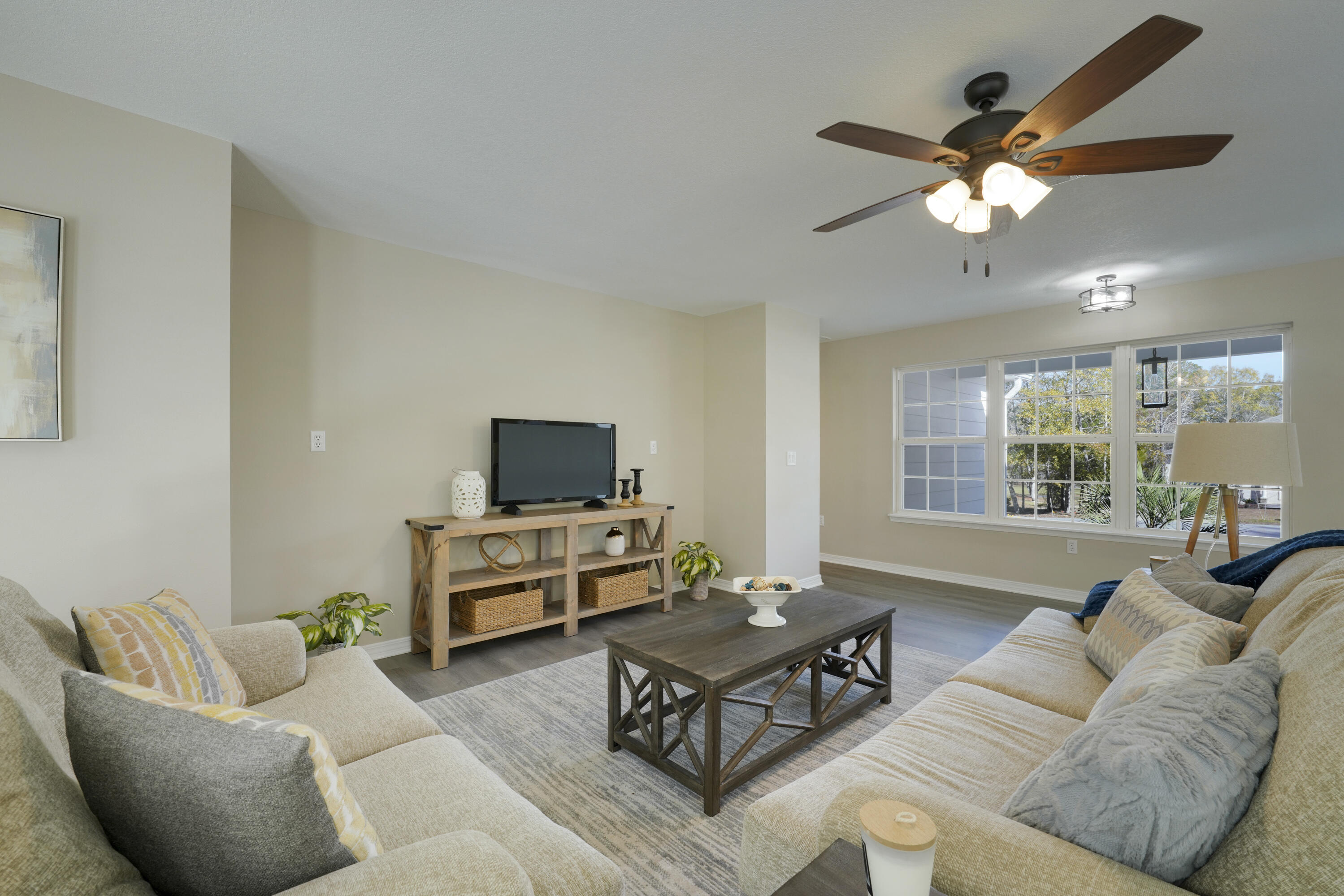 COUNTRY CLUB ESTATES 1 OF CRESTVIEW - Residential