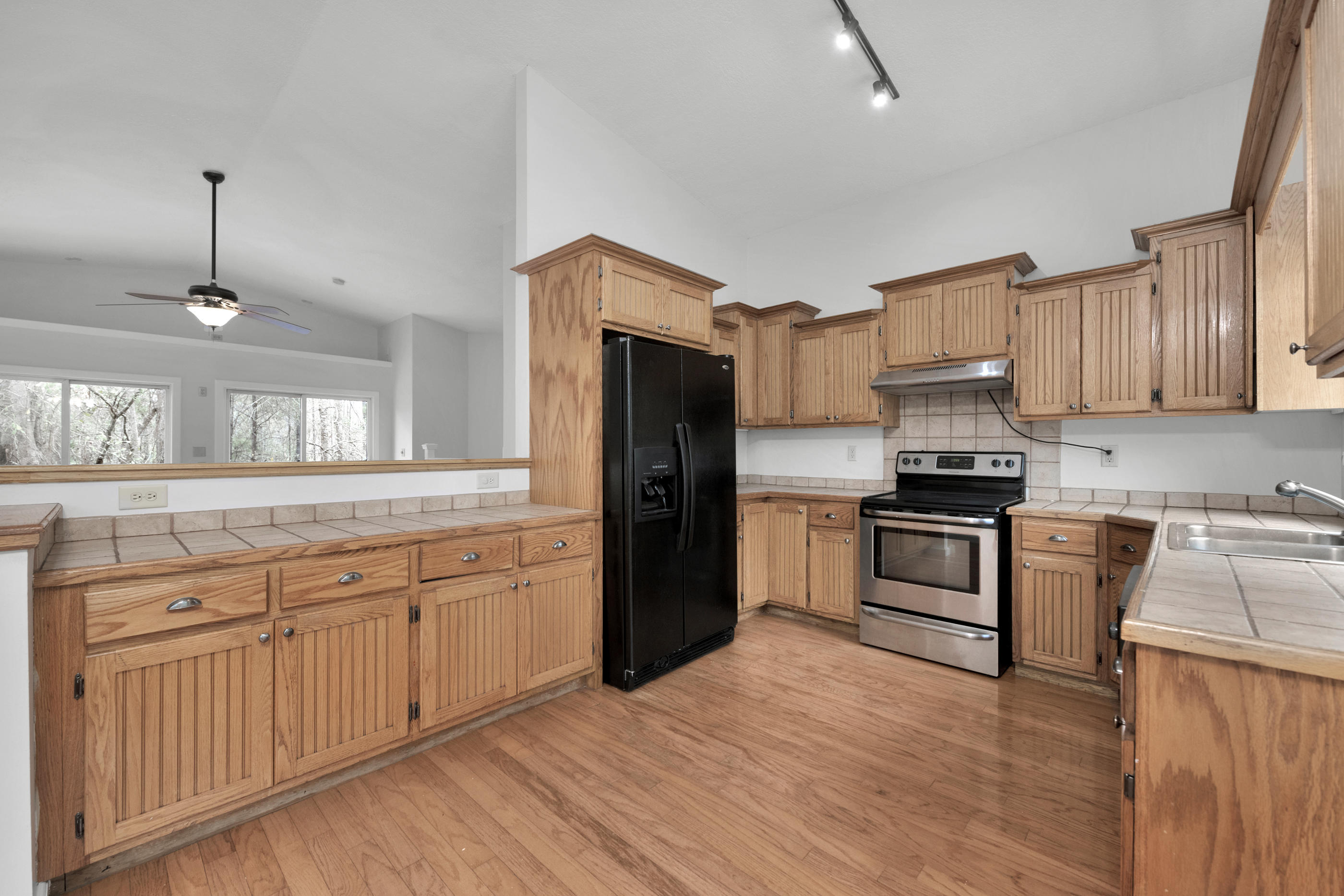 COUNTRY CLUB ESTATES 1 OF CRESTVIEW - Residential