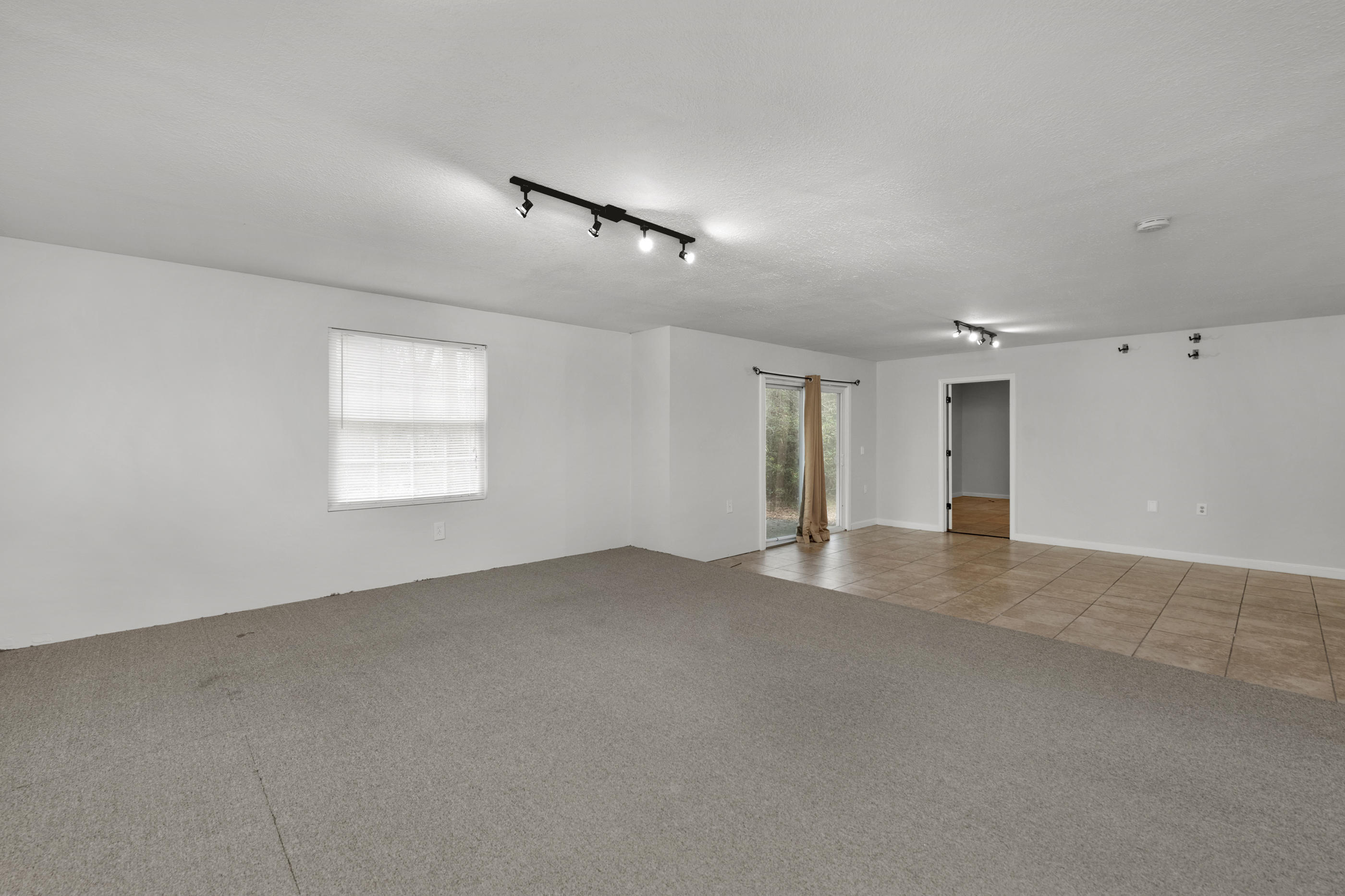 COUNTRY CLUB ESTATES 1 OF CRESTVIEW - Residential