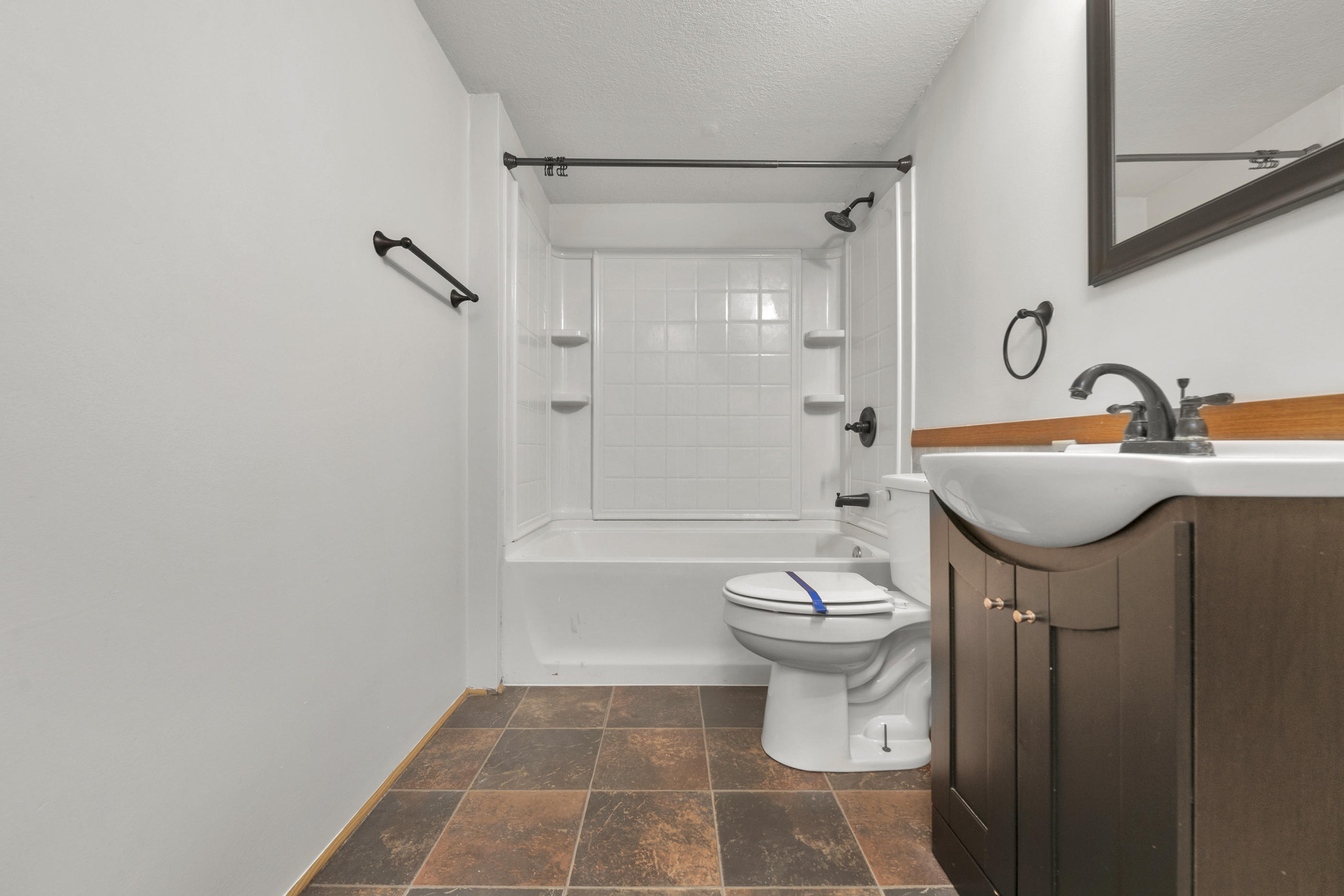 COUNTRY CLUB ESTATES 1 OF CRESTVIEW - Residential