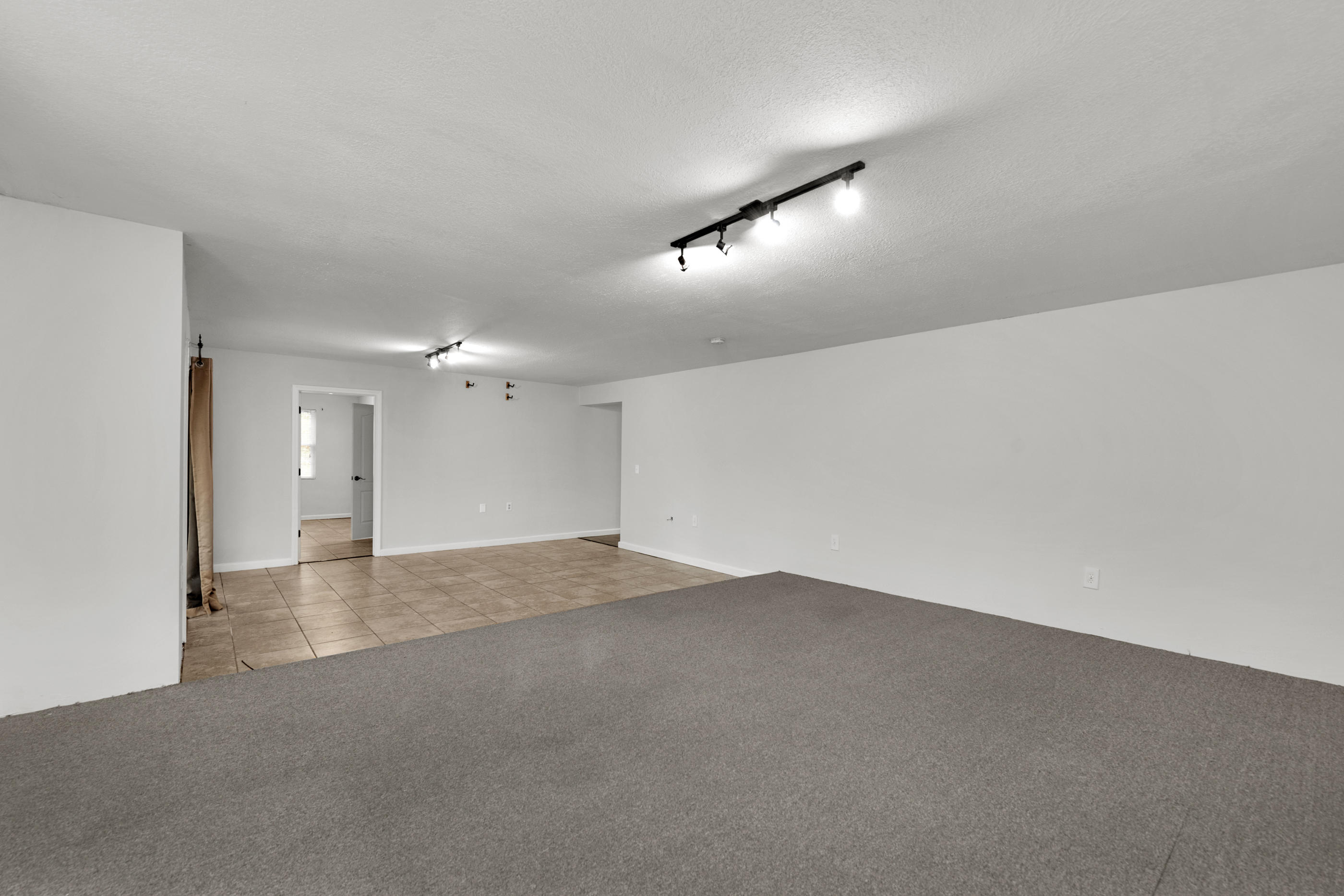 COUNTRY CLUB ESTATES 1 OF CRESTVIEW - Residential