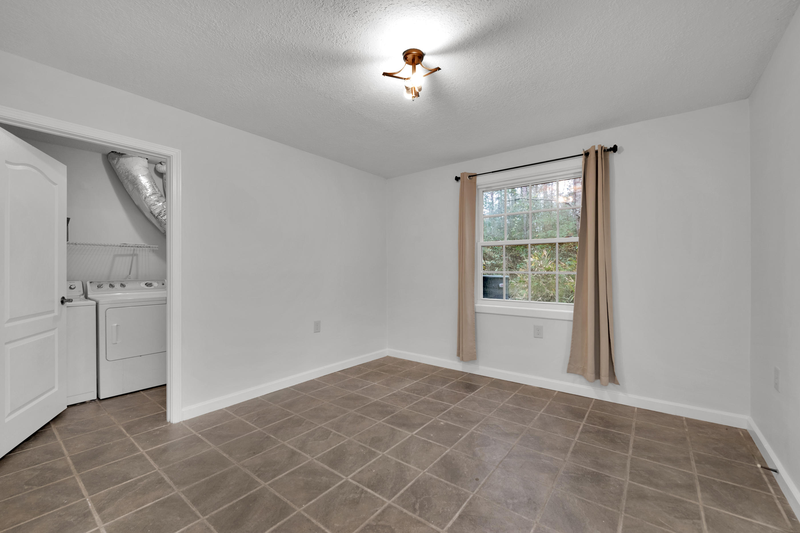 COUNTRY CLUB ESTATES 1 OF CRESTVIEW - Residential