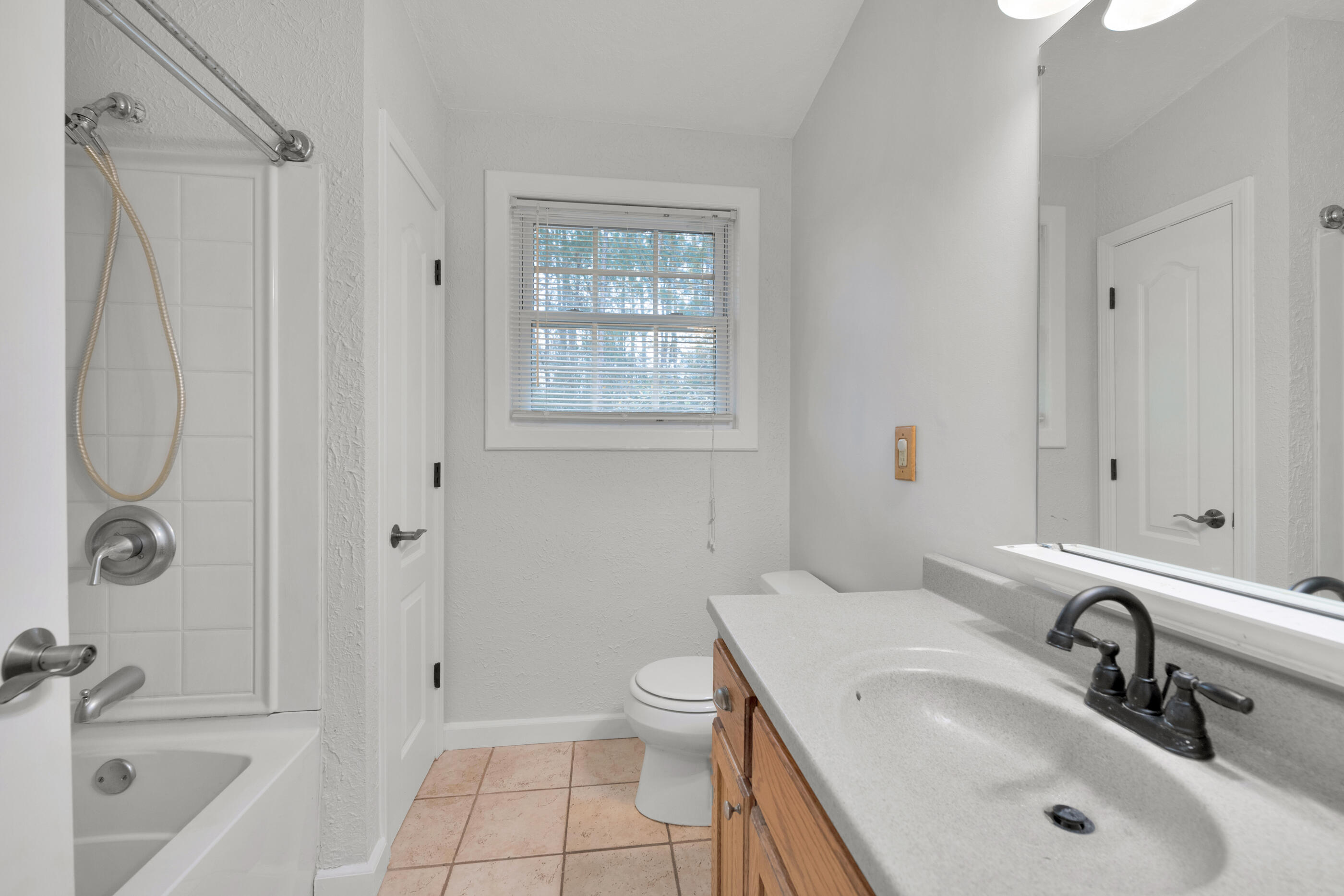 COUNTRY CLUB ESTATES 1 OF CRESTVIEW - Residential