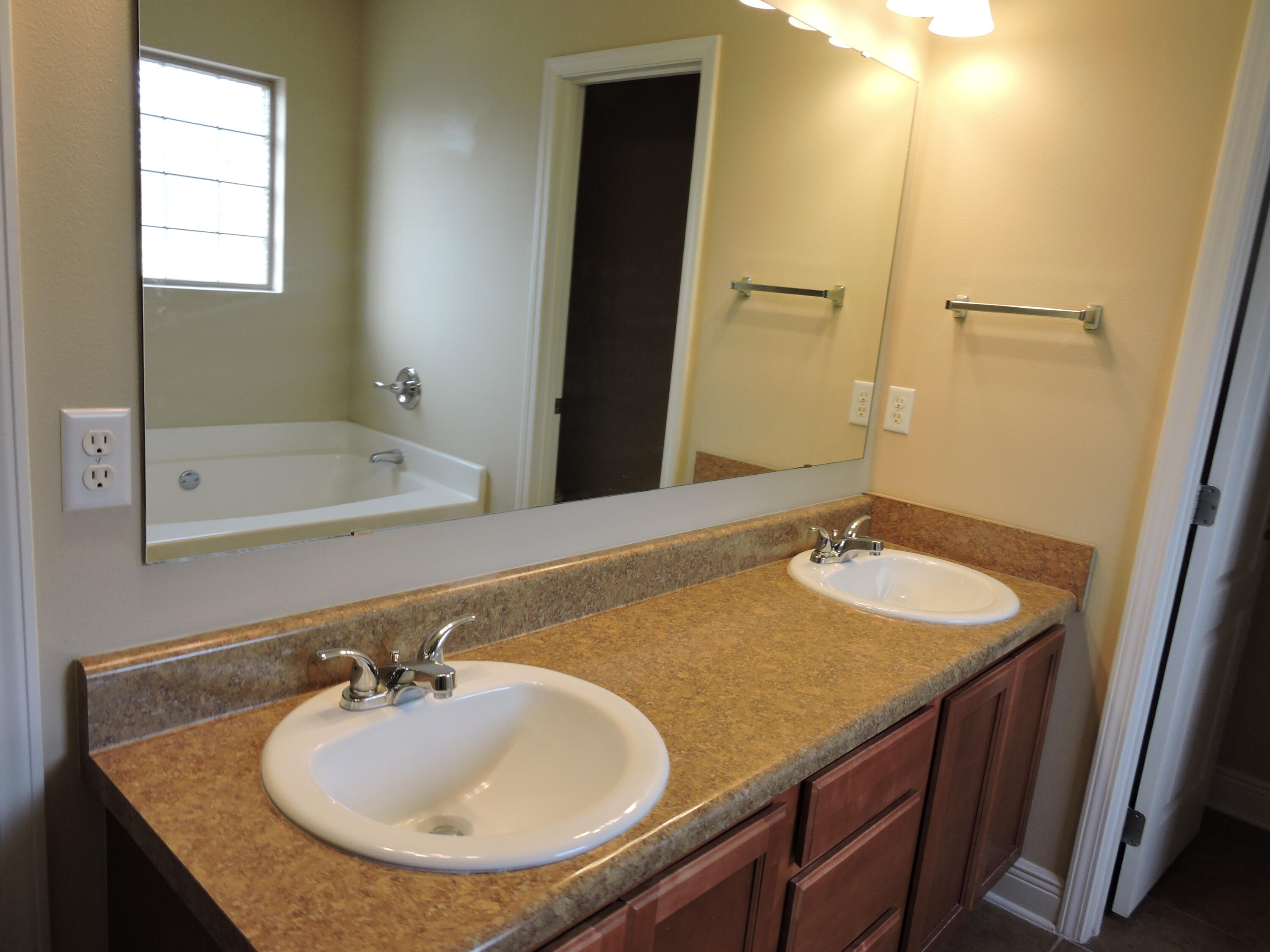 DUGGAN POND ESTATES - Residential Lease