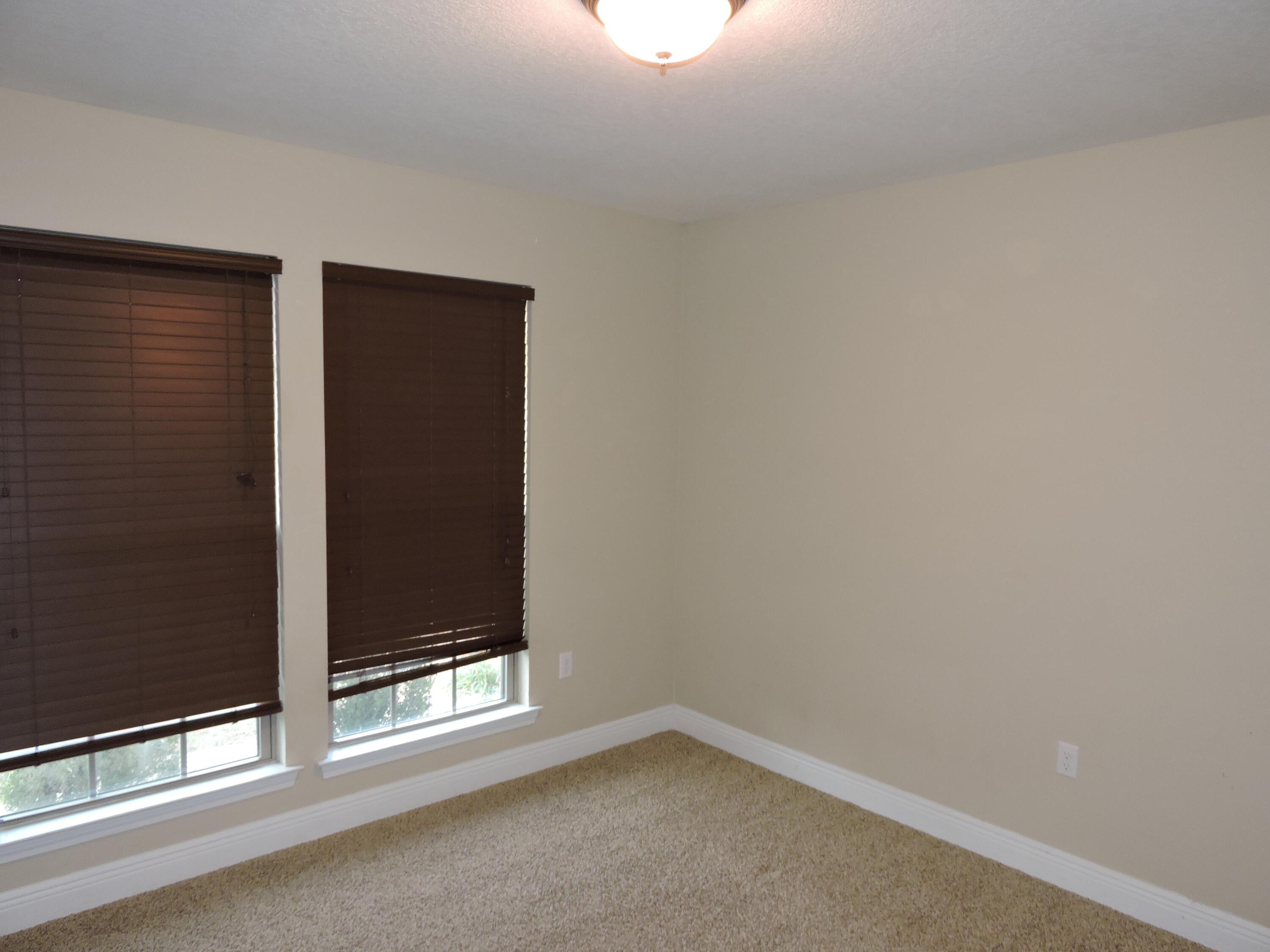 DUGGAN POND ESTATES - Residential Lease