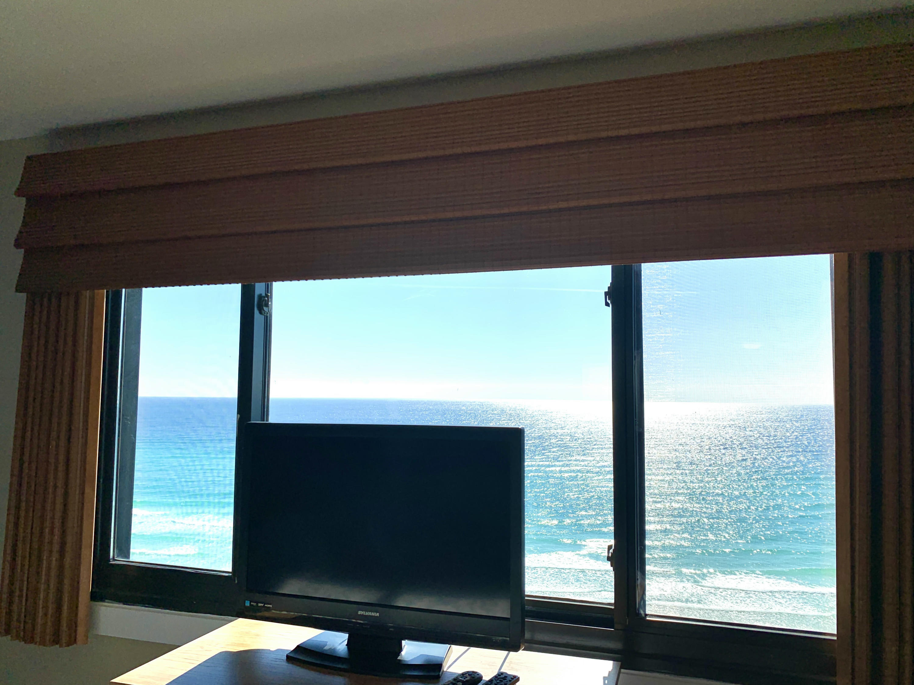 EMERALD TOWERS CONDO - Residential