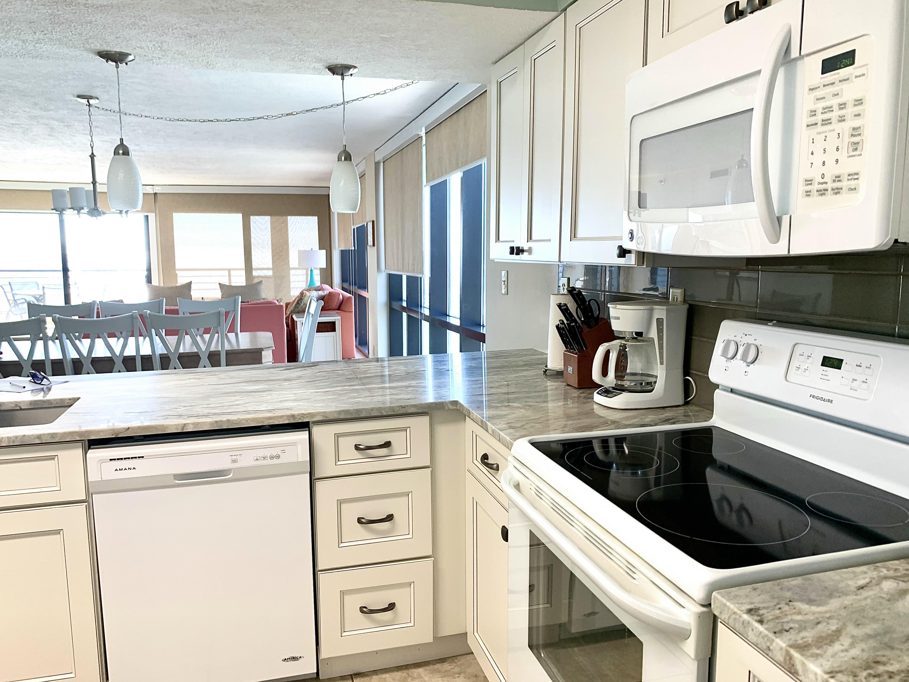 EMERALD TOWERS CONDO - Residential