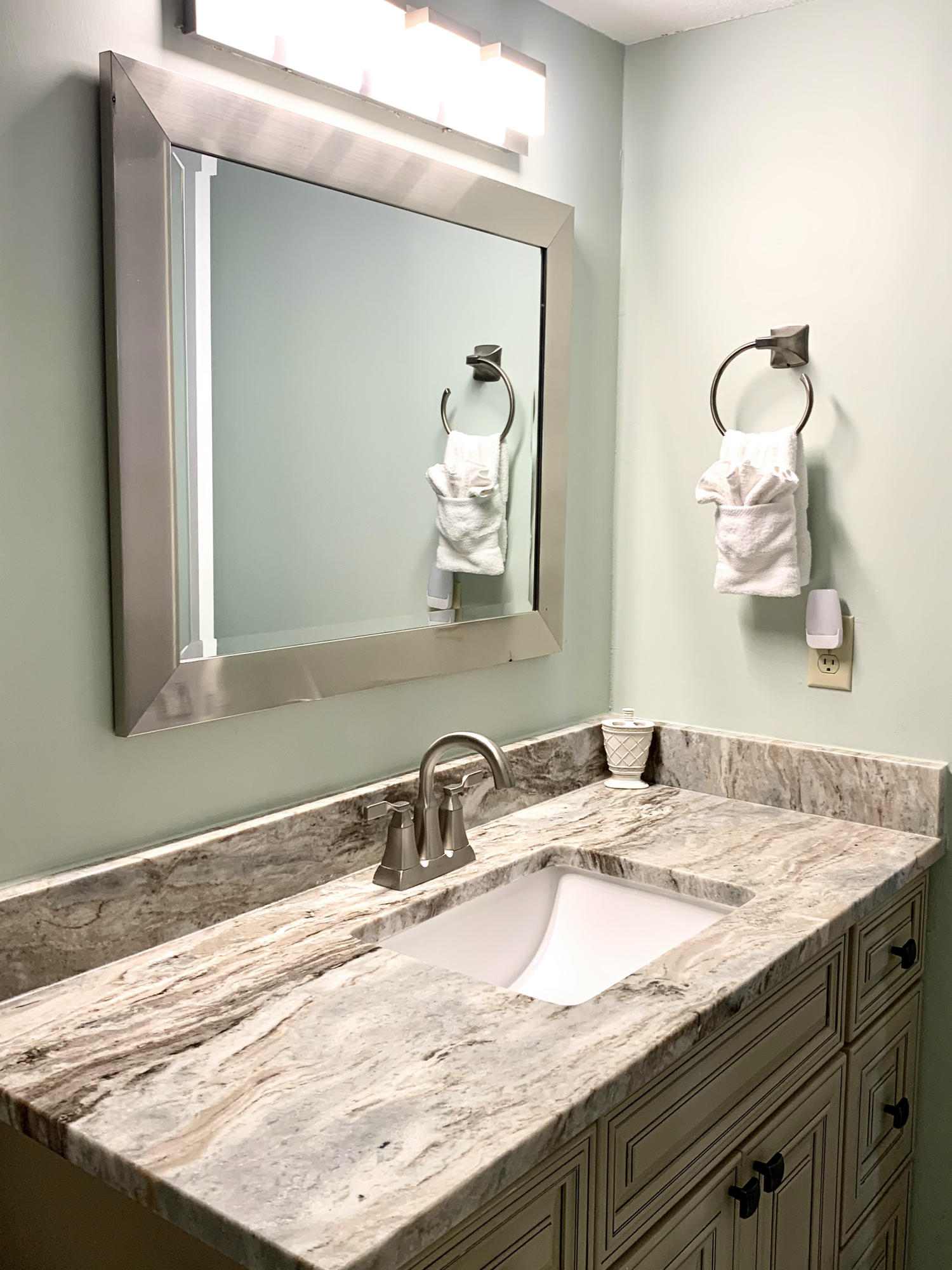 EMERALD TOWERS CONDO - Residential