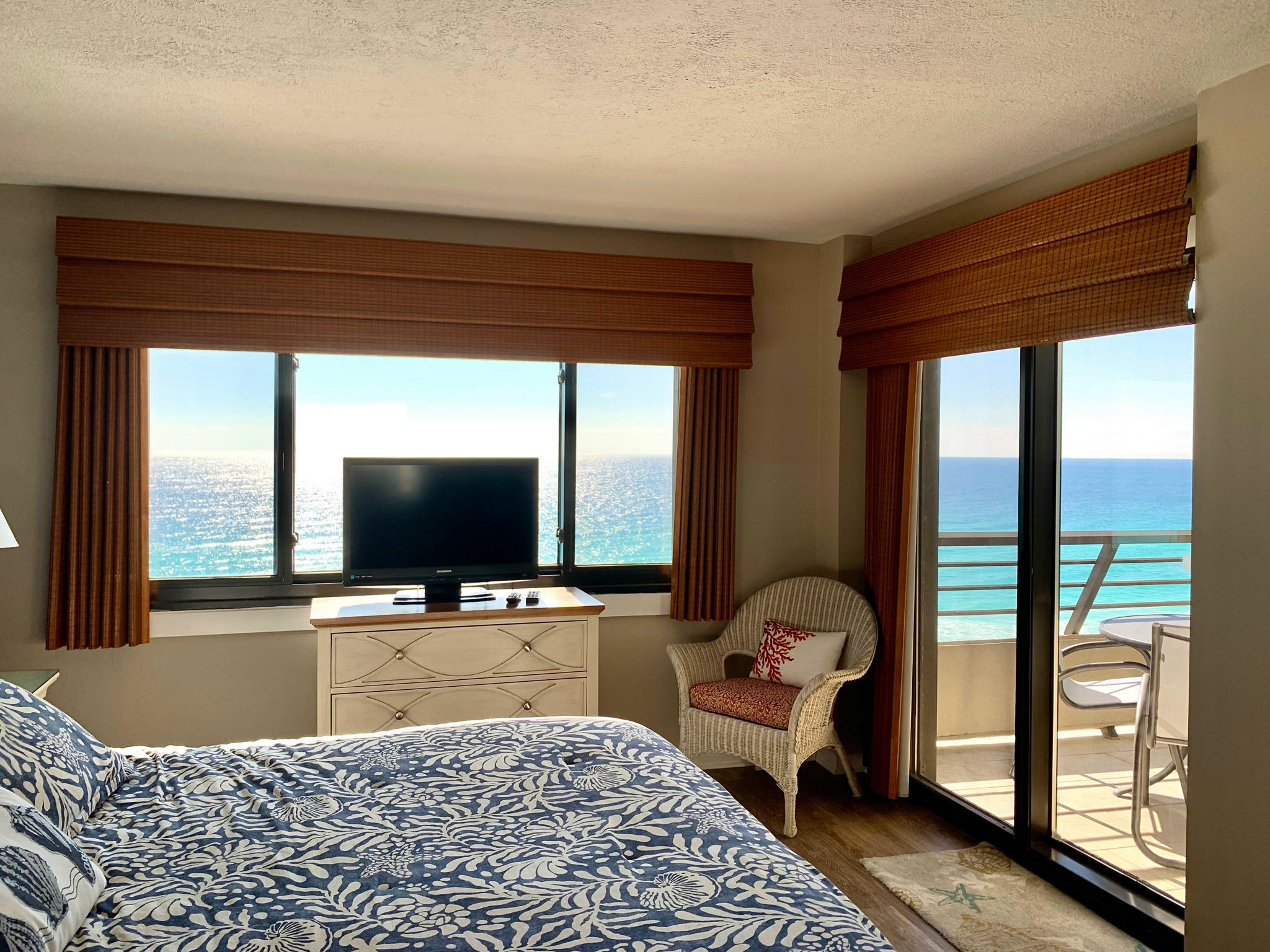 EMERALD TOWERS CONDO - Residential