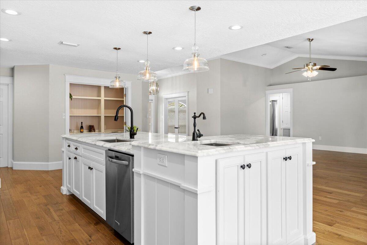HOLLEY BY THE SEA - Residential