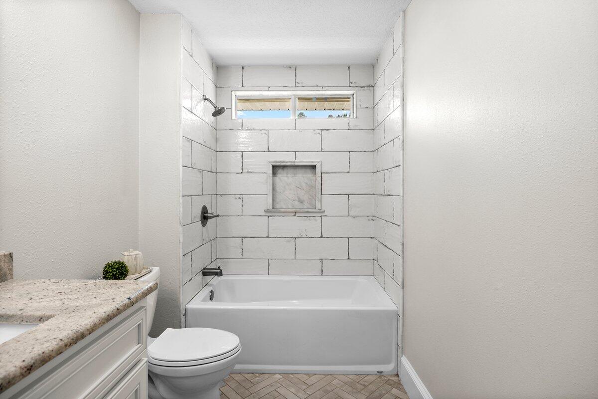 HOLLEY BY THE SEA - Residential