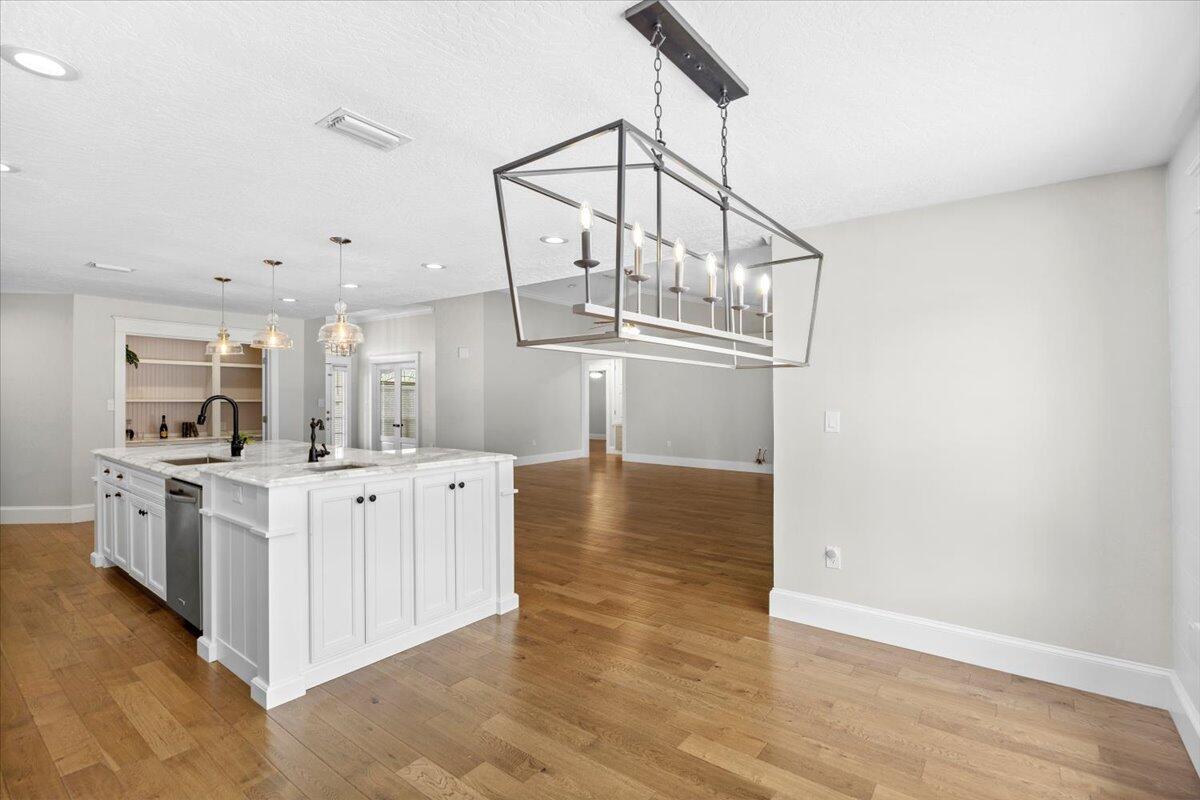 HOLLEY BY THE SEA - Residential