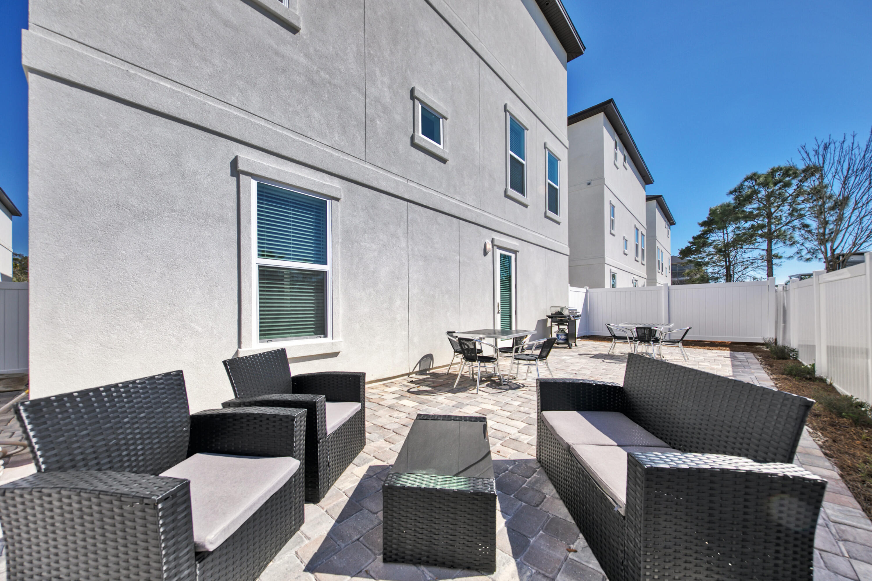 HIDDEN PALMS - Residential