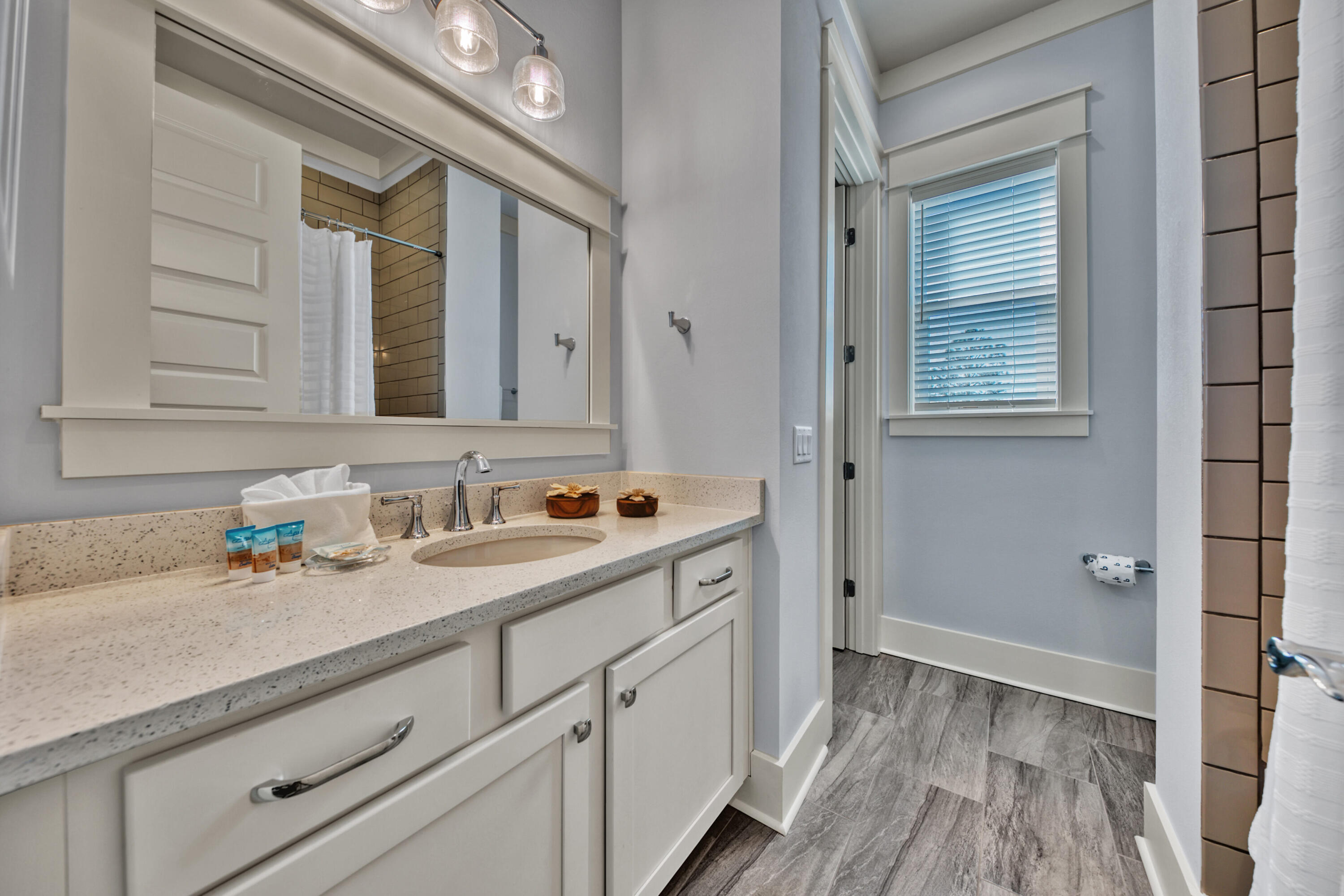 HIDDEN PALMS - Residential