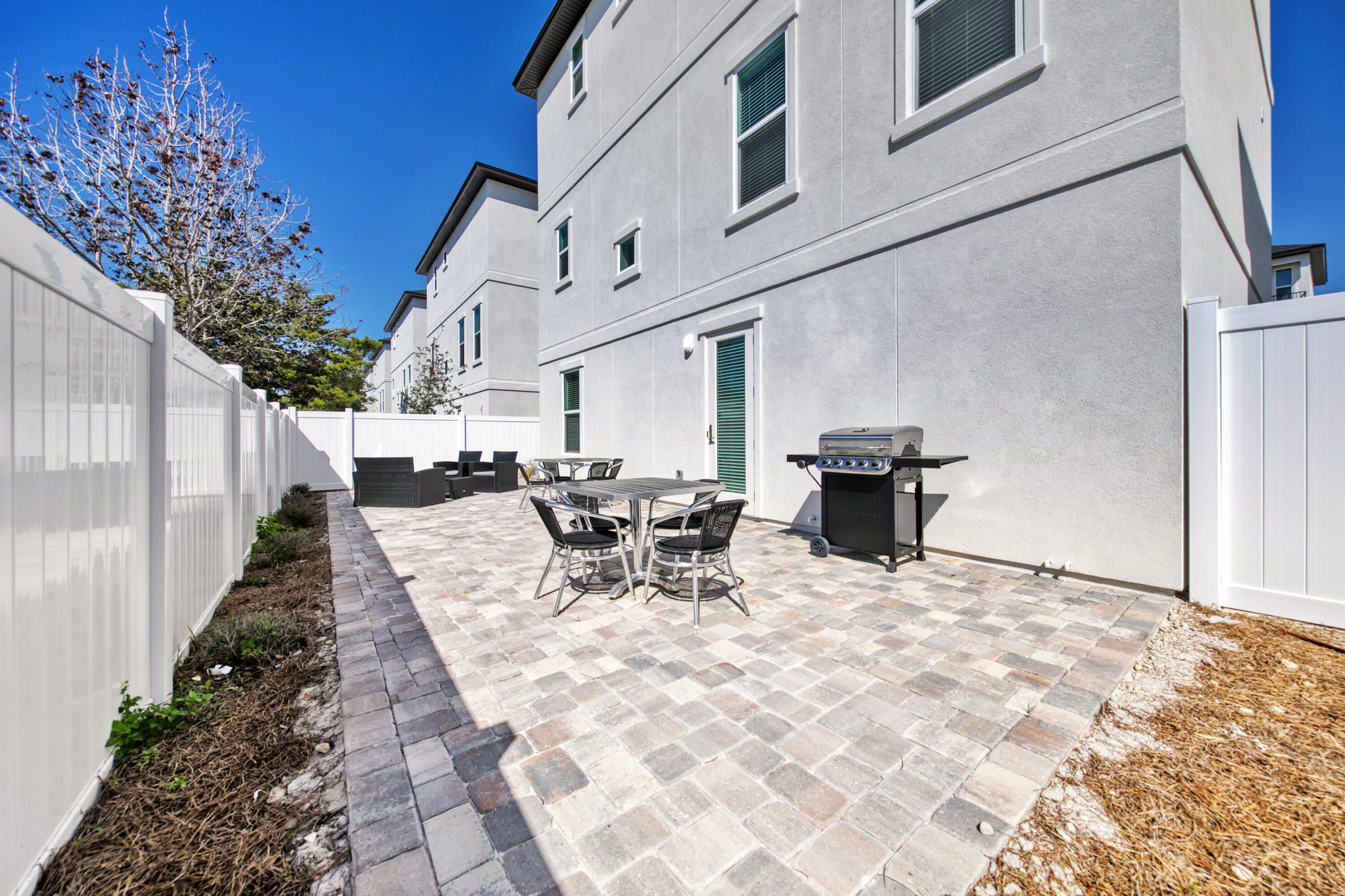 HIDDEN PALMS - Residential