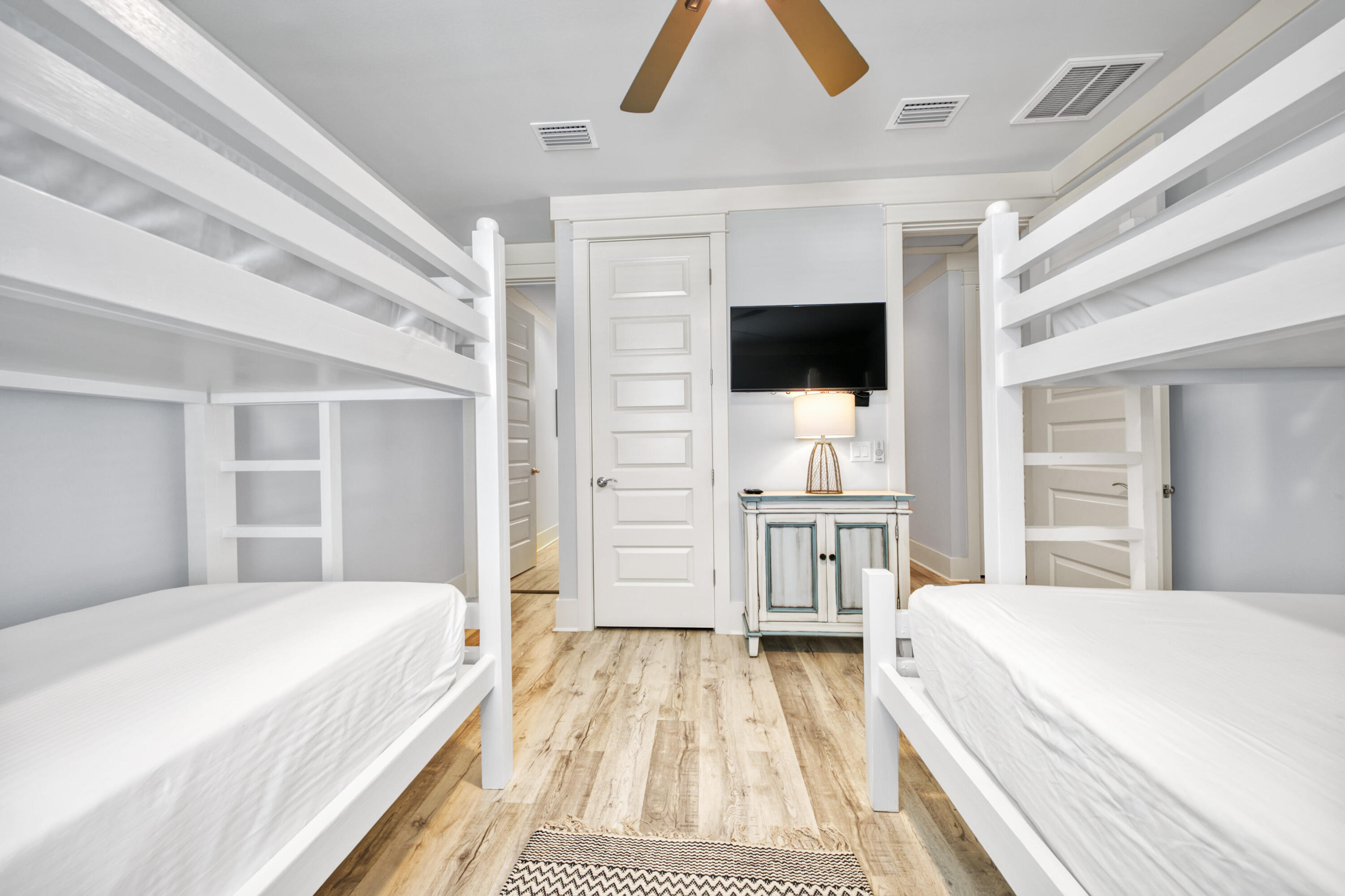 HIDDEN PALMS - Residential