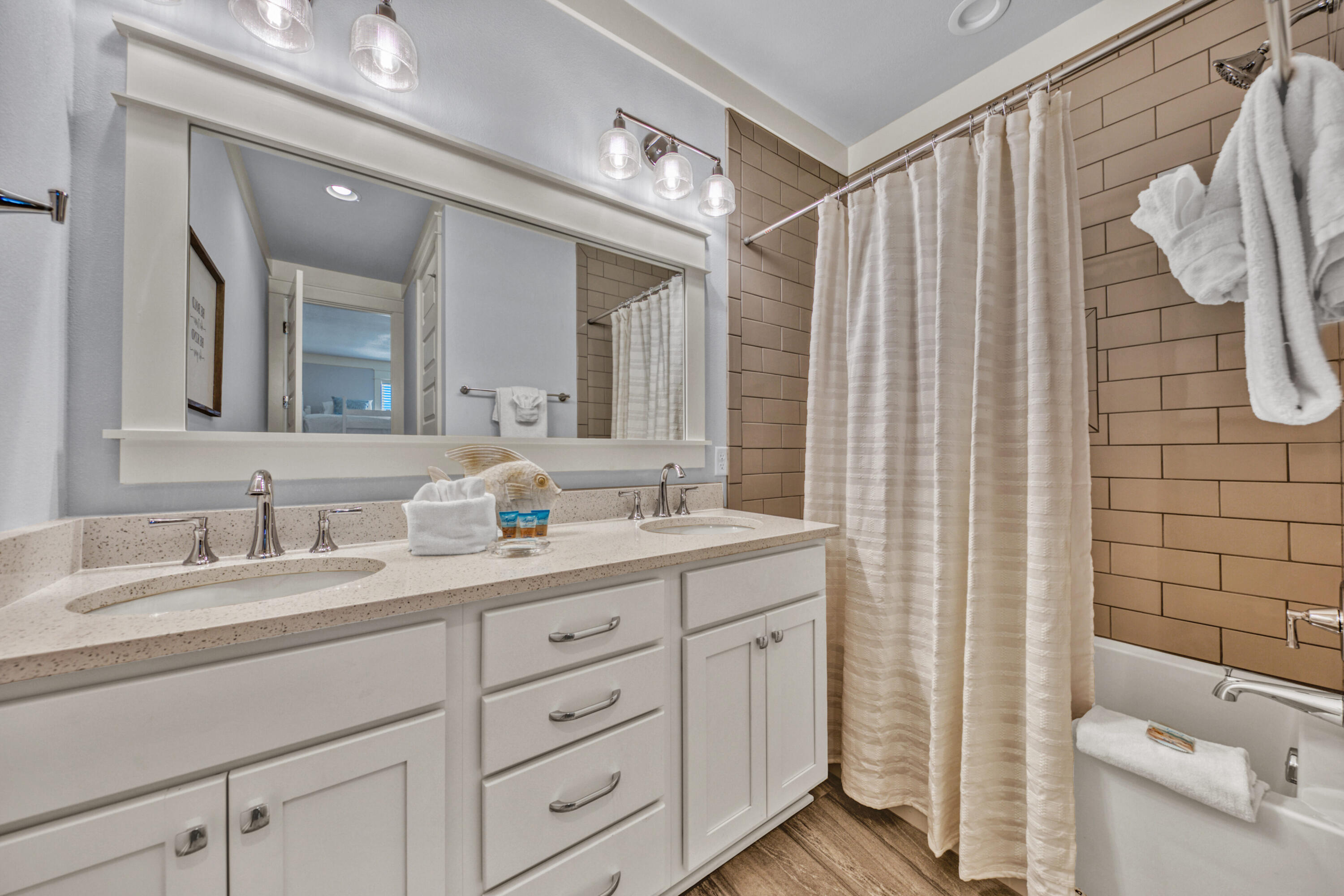 HIDDEN PALMS - Residential