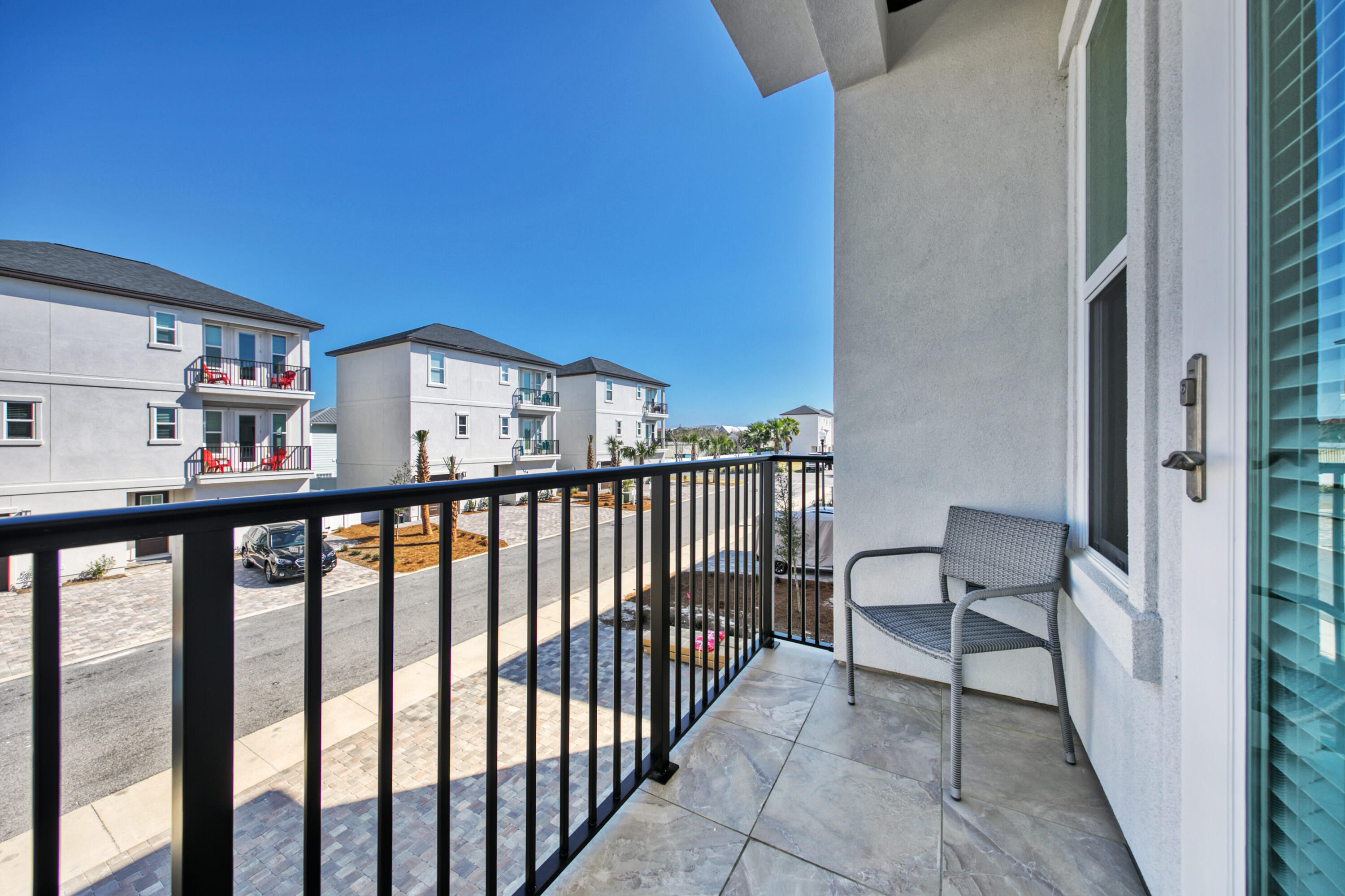 HIDDEN PALMS - Residential