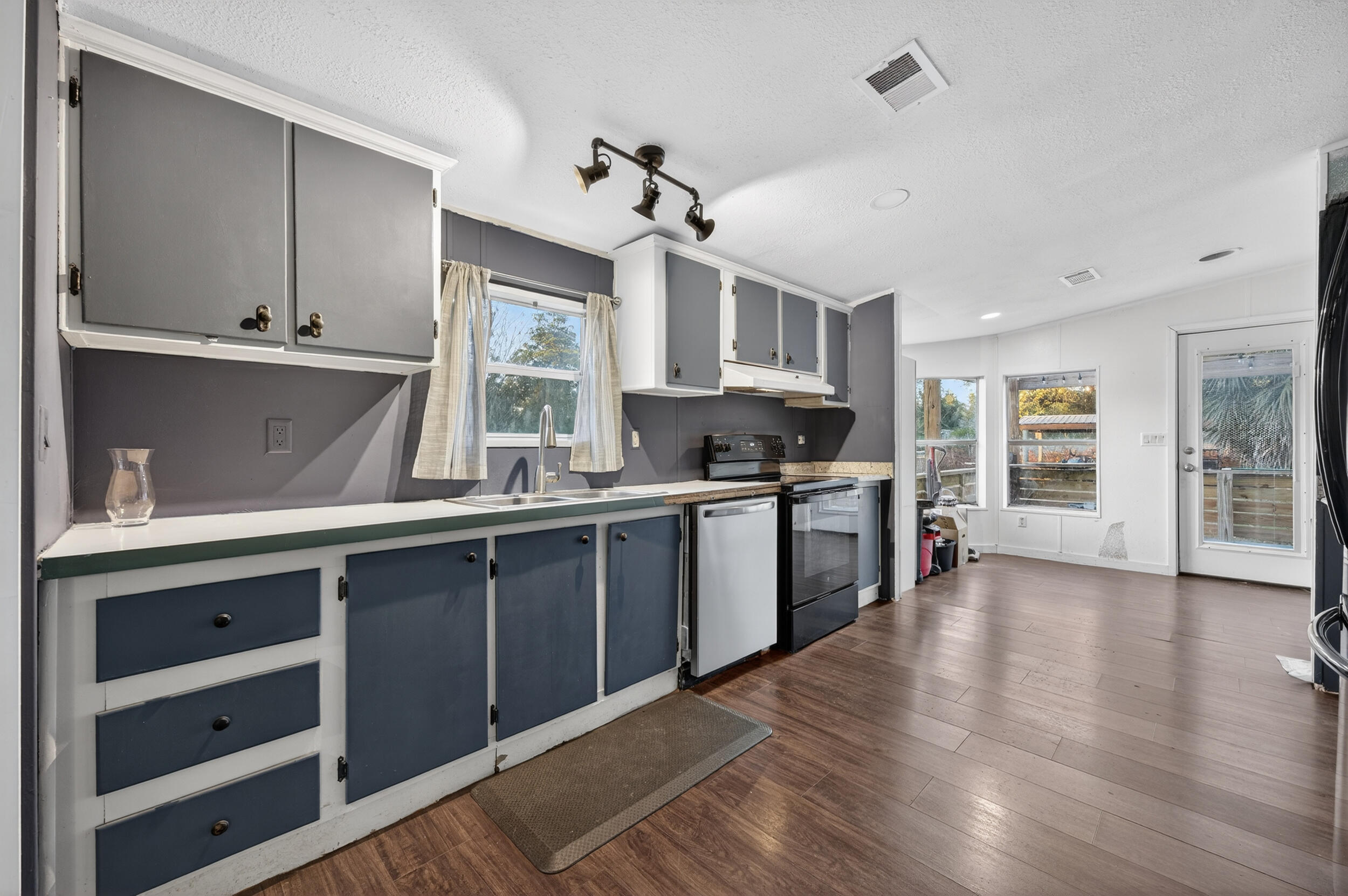 Kings Lake Road - Residential