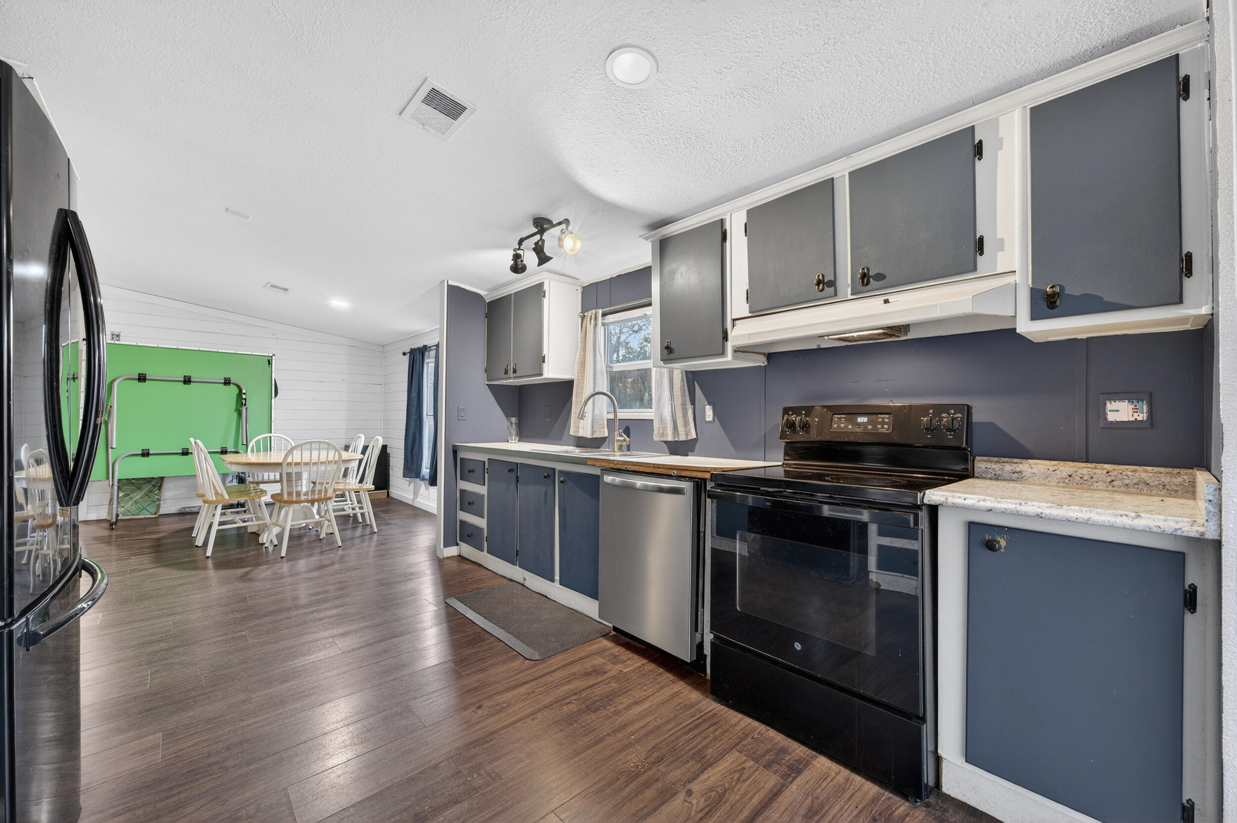 Kings Lake Road - Residential