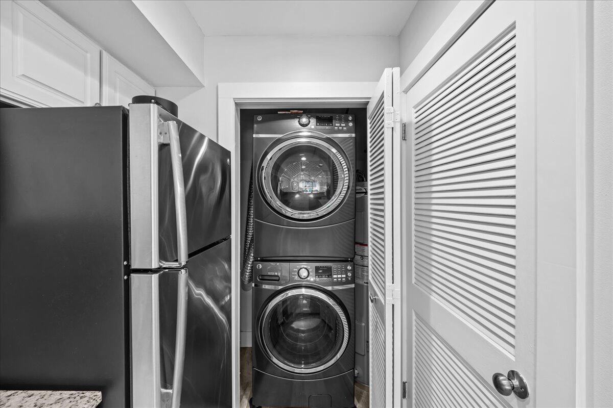 HARBOUR POINTE - Residential Lease