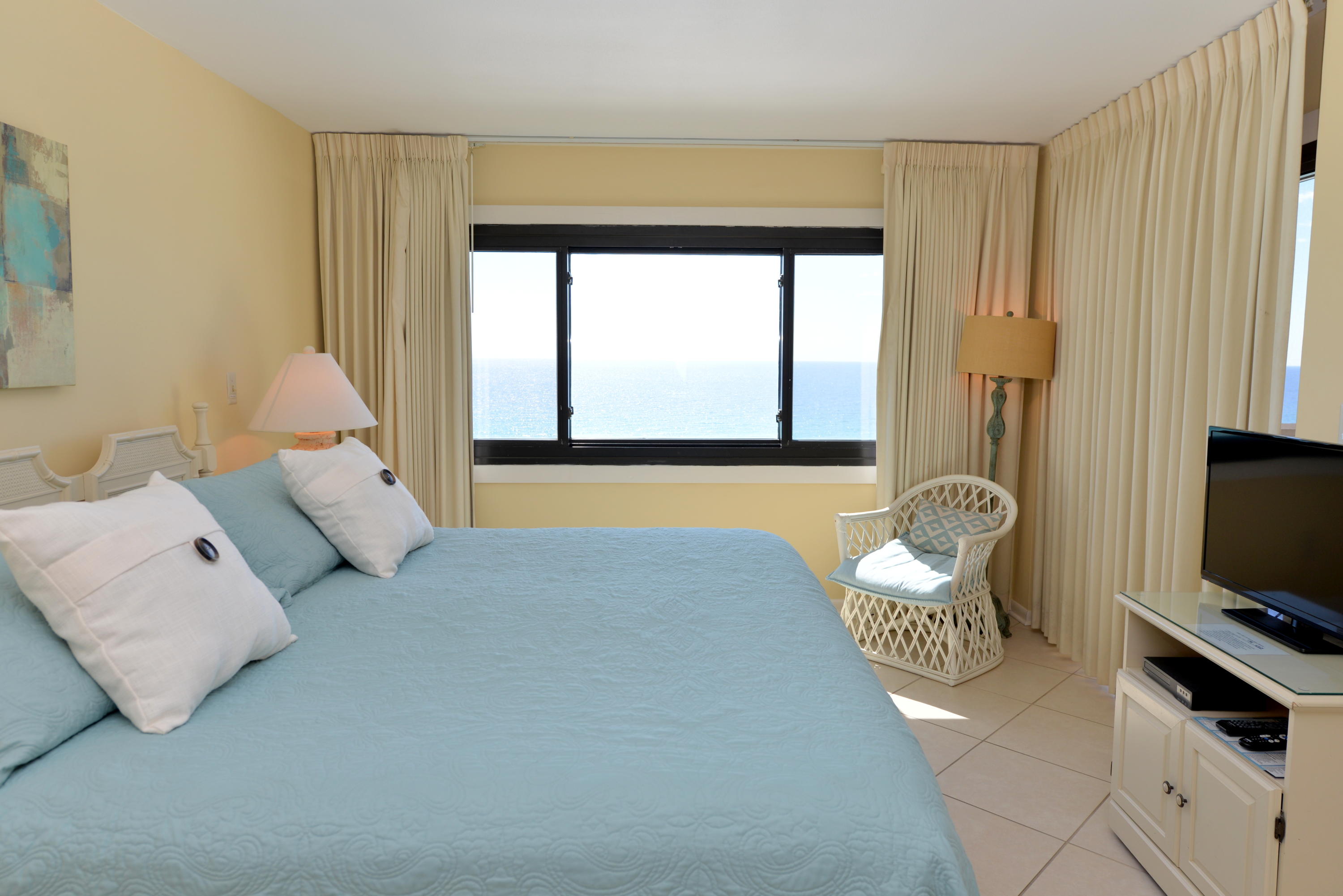 EMERALD TOWERS CONDO - Residential