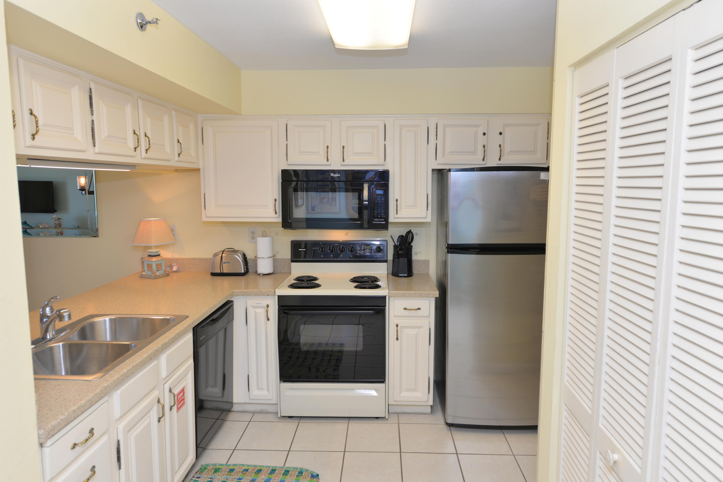 EMERALD TOWERS CONDO - Residential