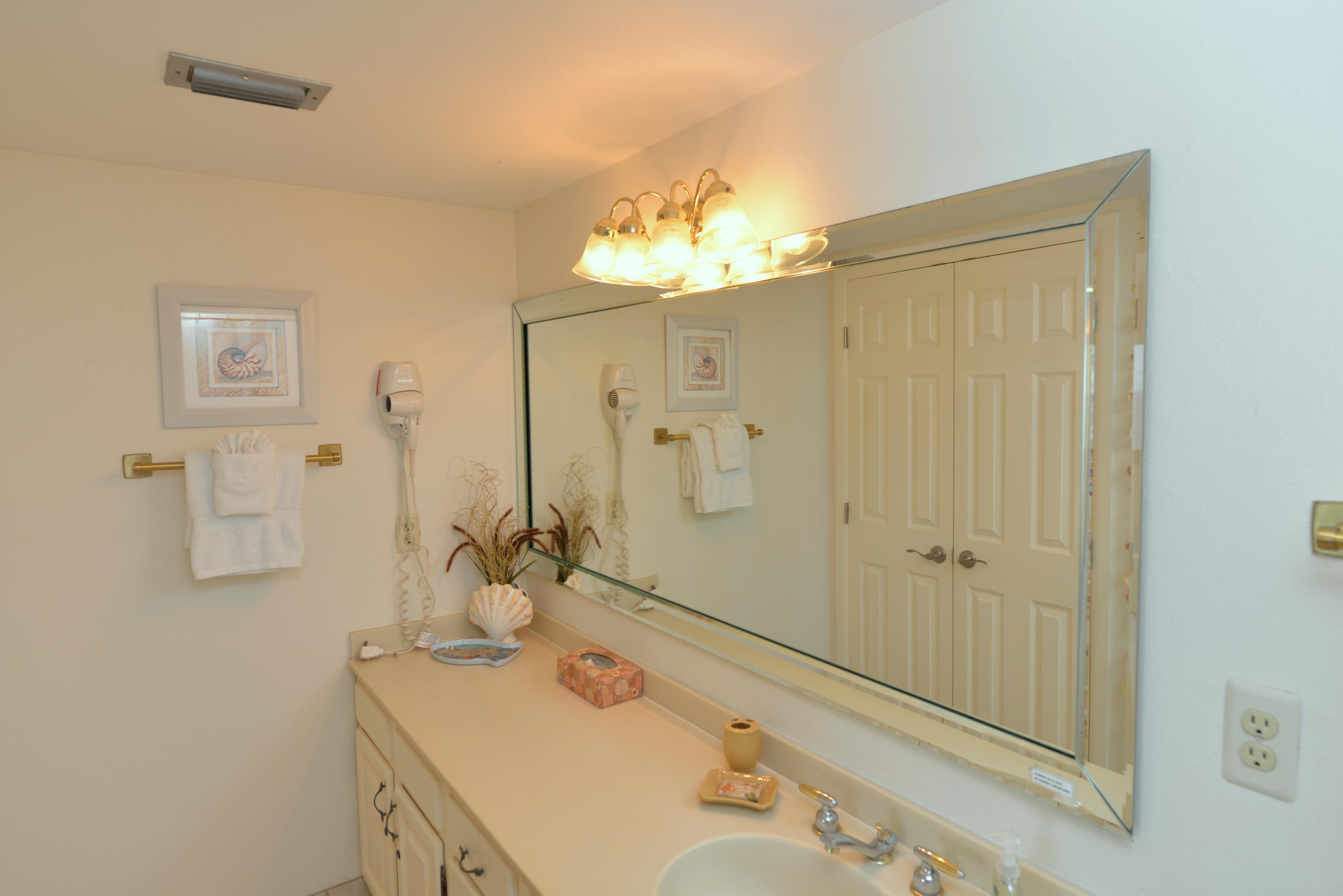 EMERALD TOWERS CONDO - Residential