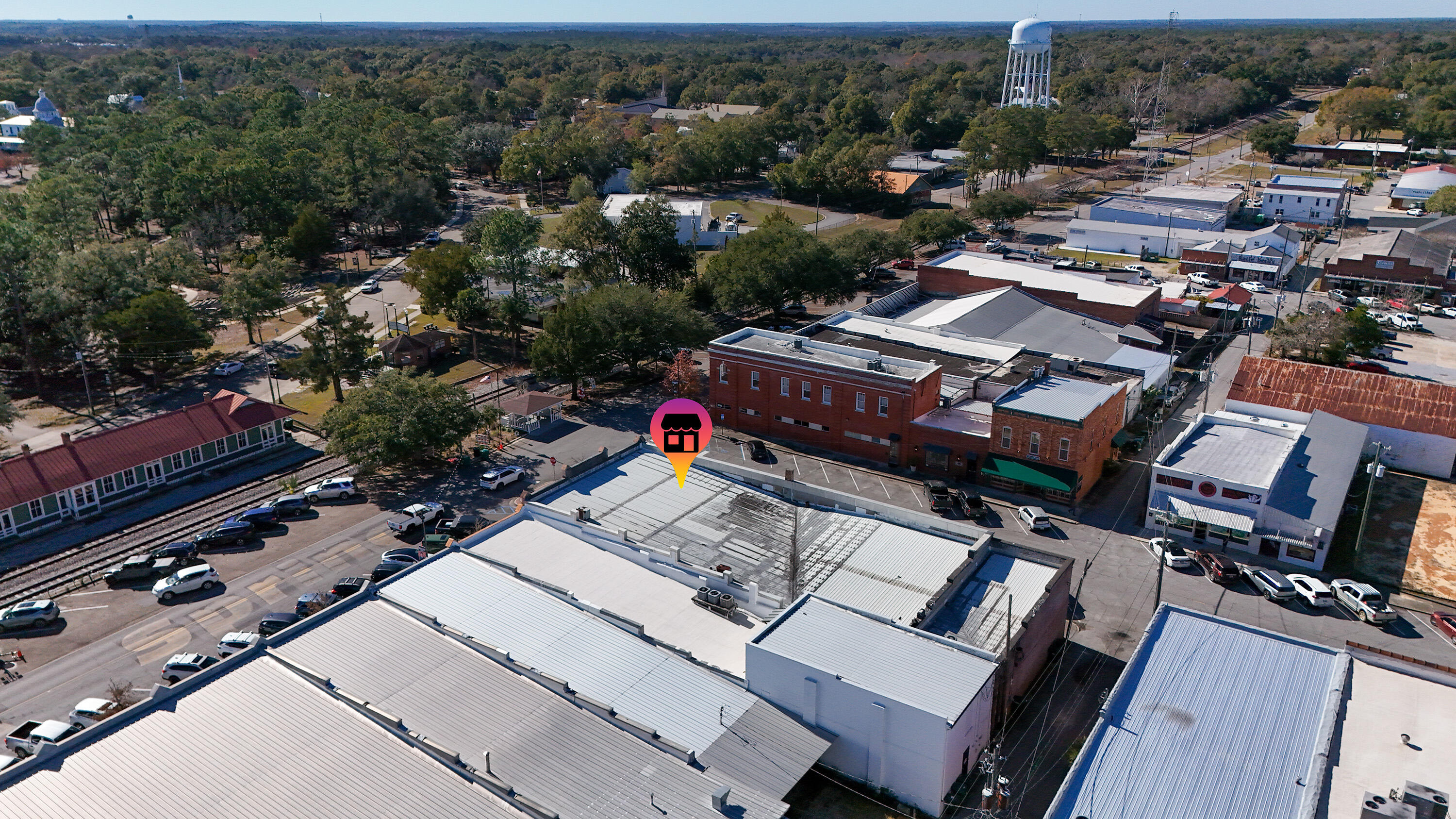 Main image without alt text