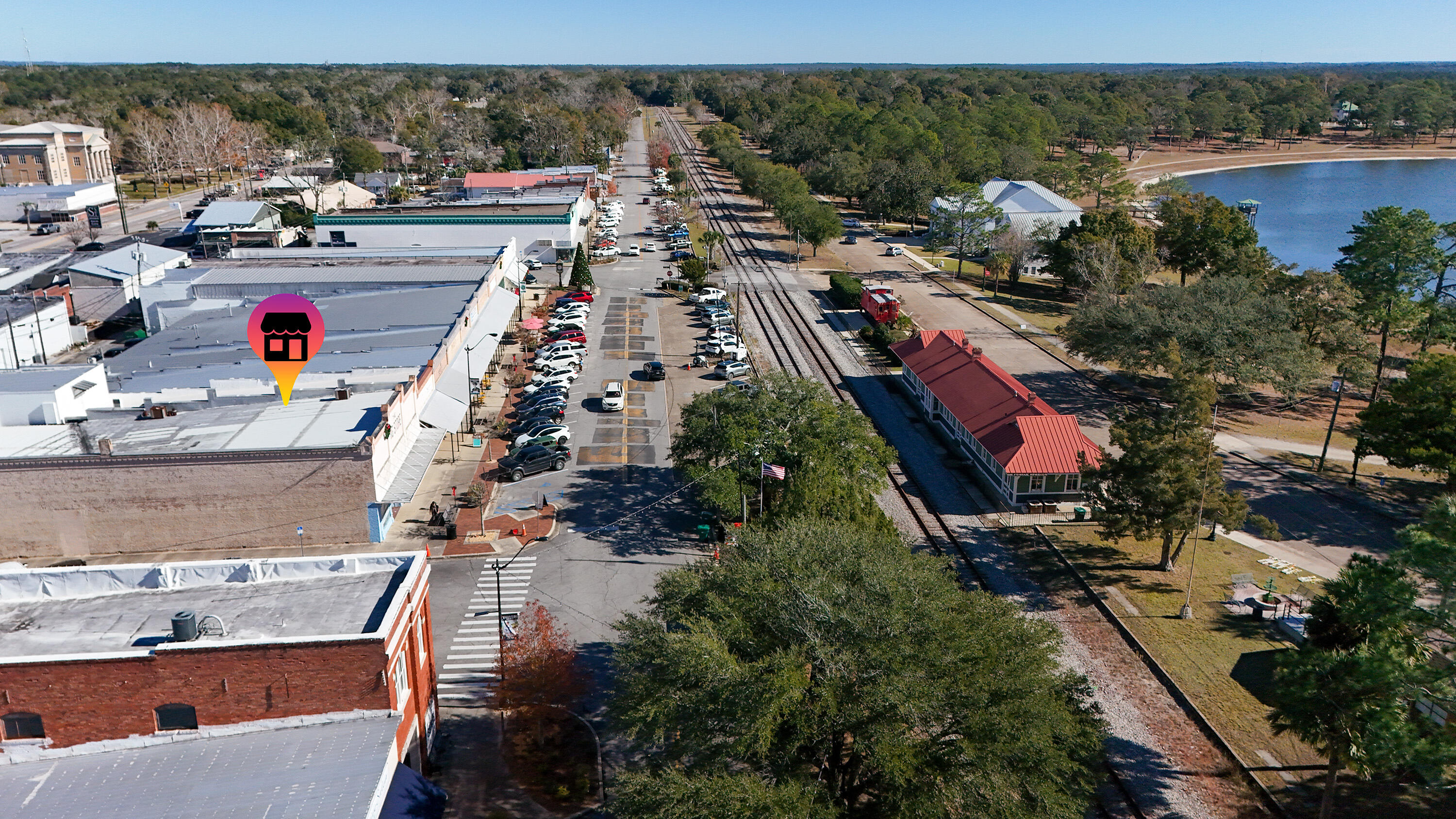 Main image without alt text