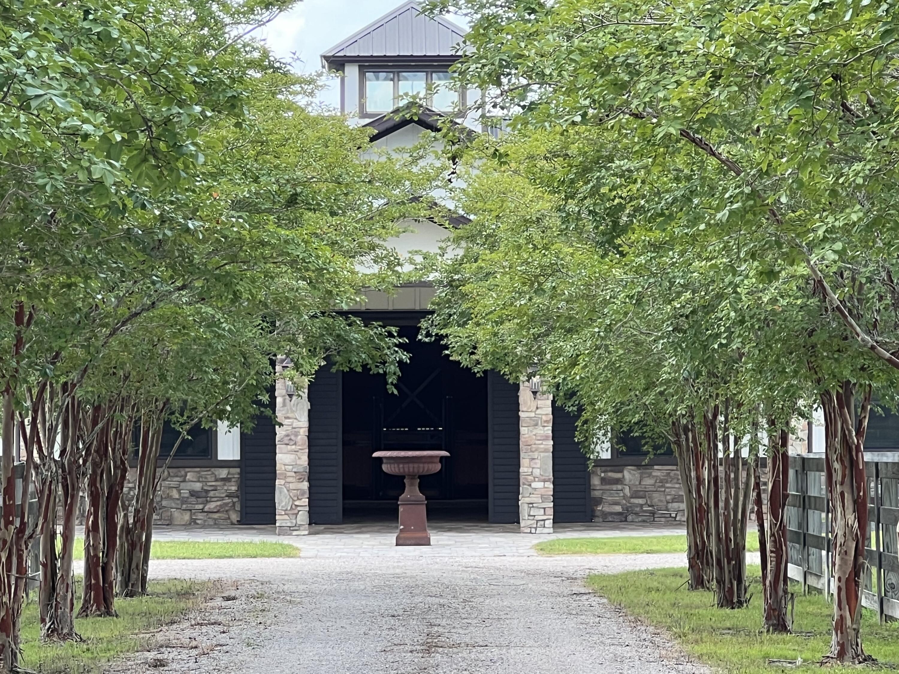 STABLES AT SANDY PINE - Farm