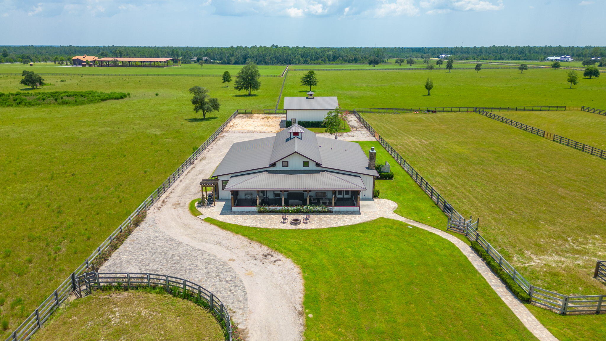 STABLES AT SANDY PINE - Farm