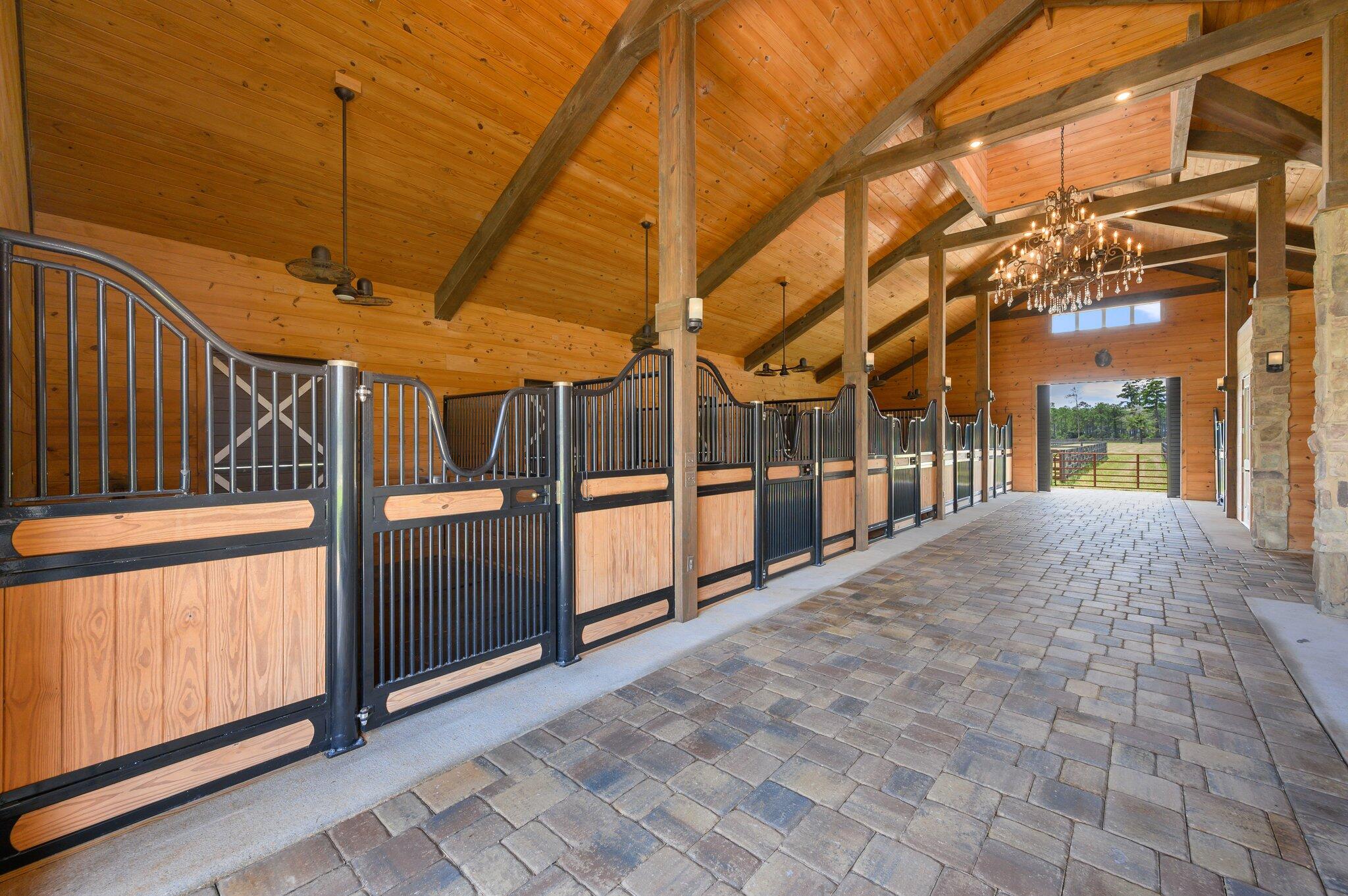 STABLES AT SANDY PINE - Farm