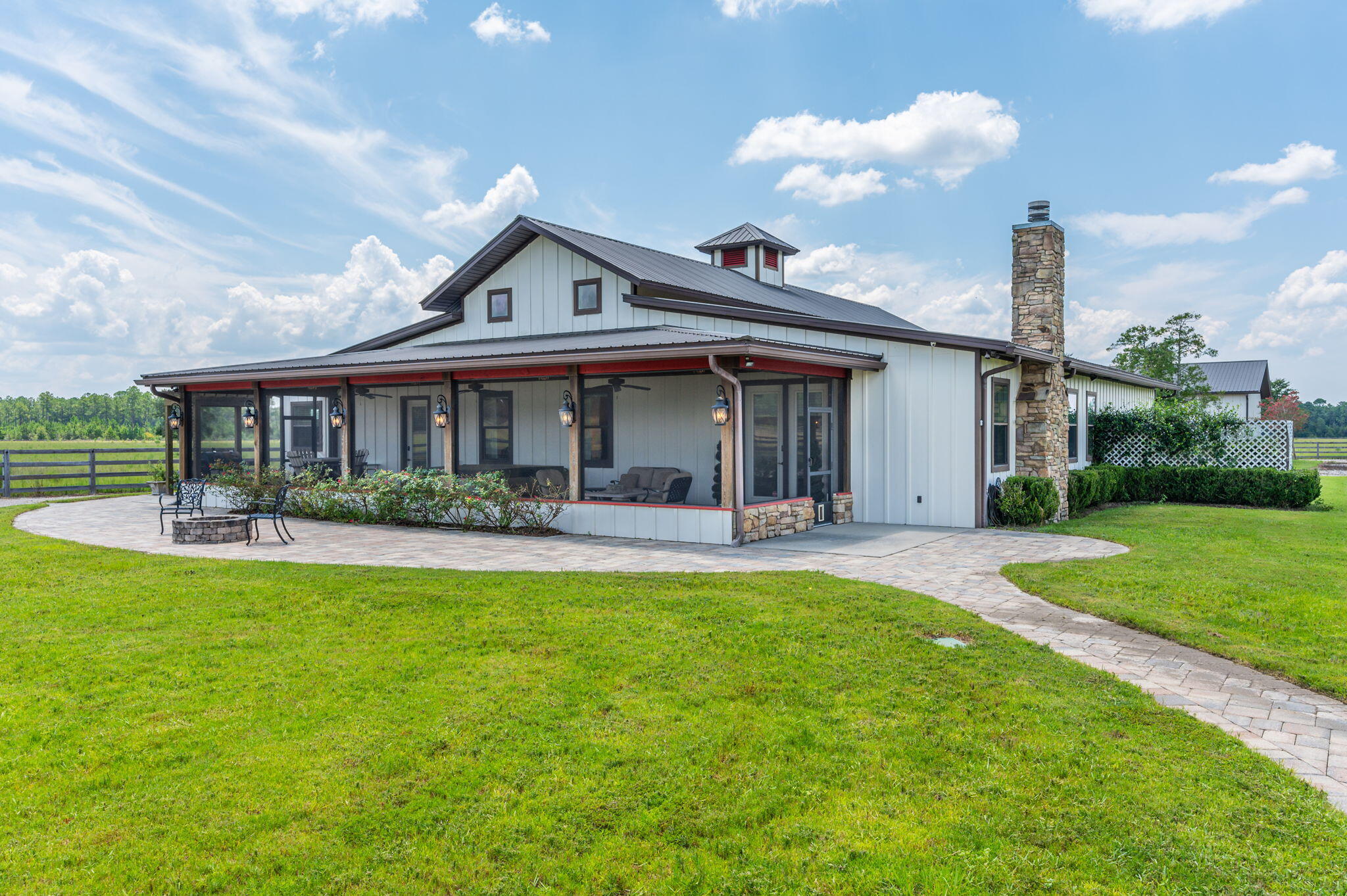STABLES AT SANDY PINE - Farm