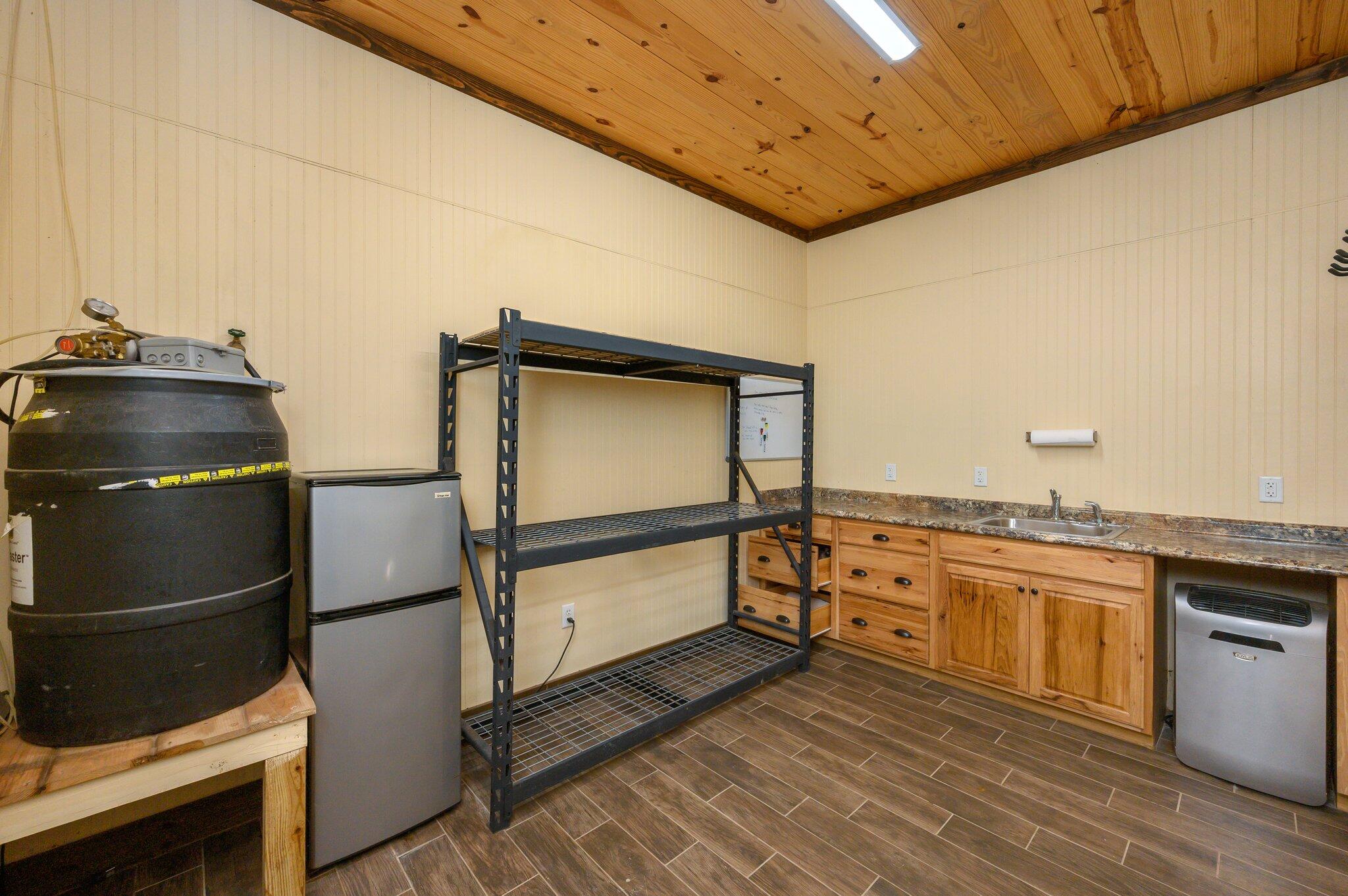 STABLES AT SANDY PINE - Farm