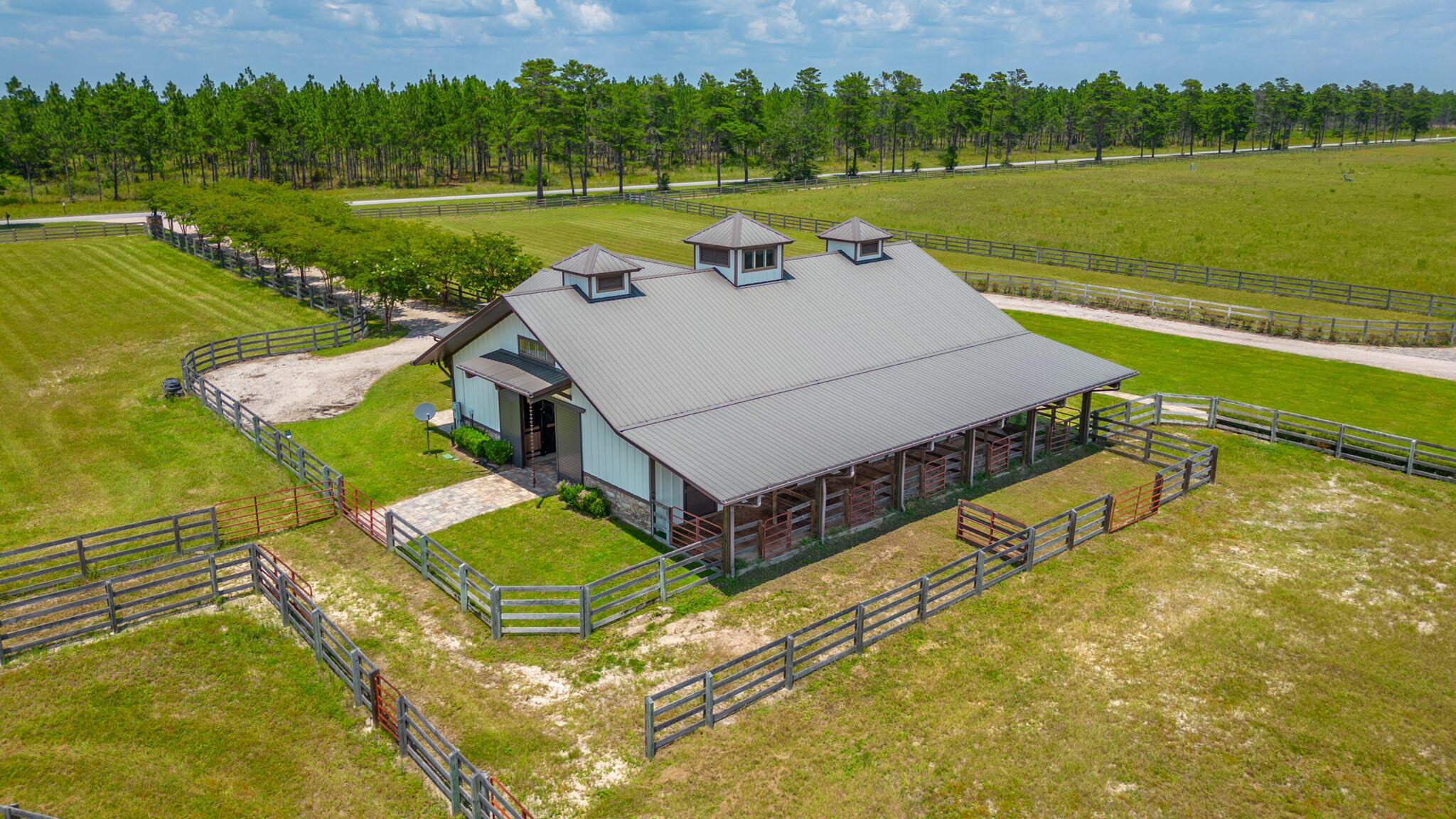 STABLES AT SANDY PINE - Farm