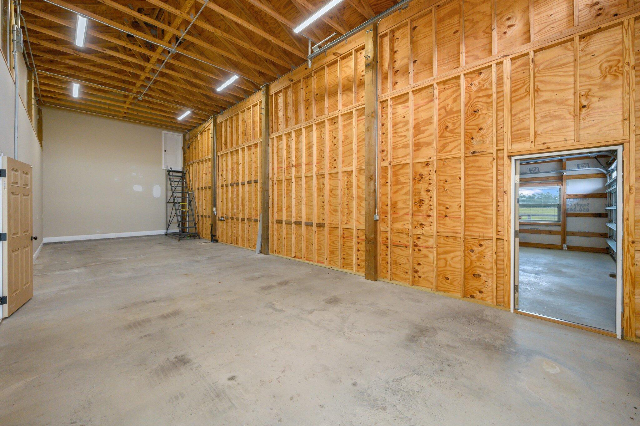 STABLES AT SANDY PINE - Farm