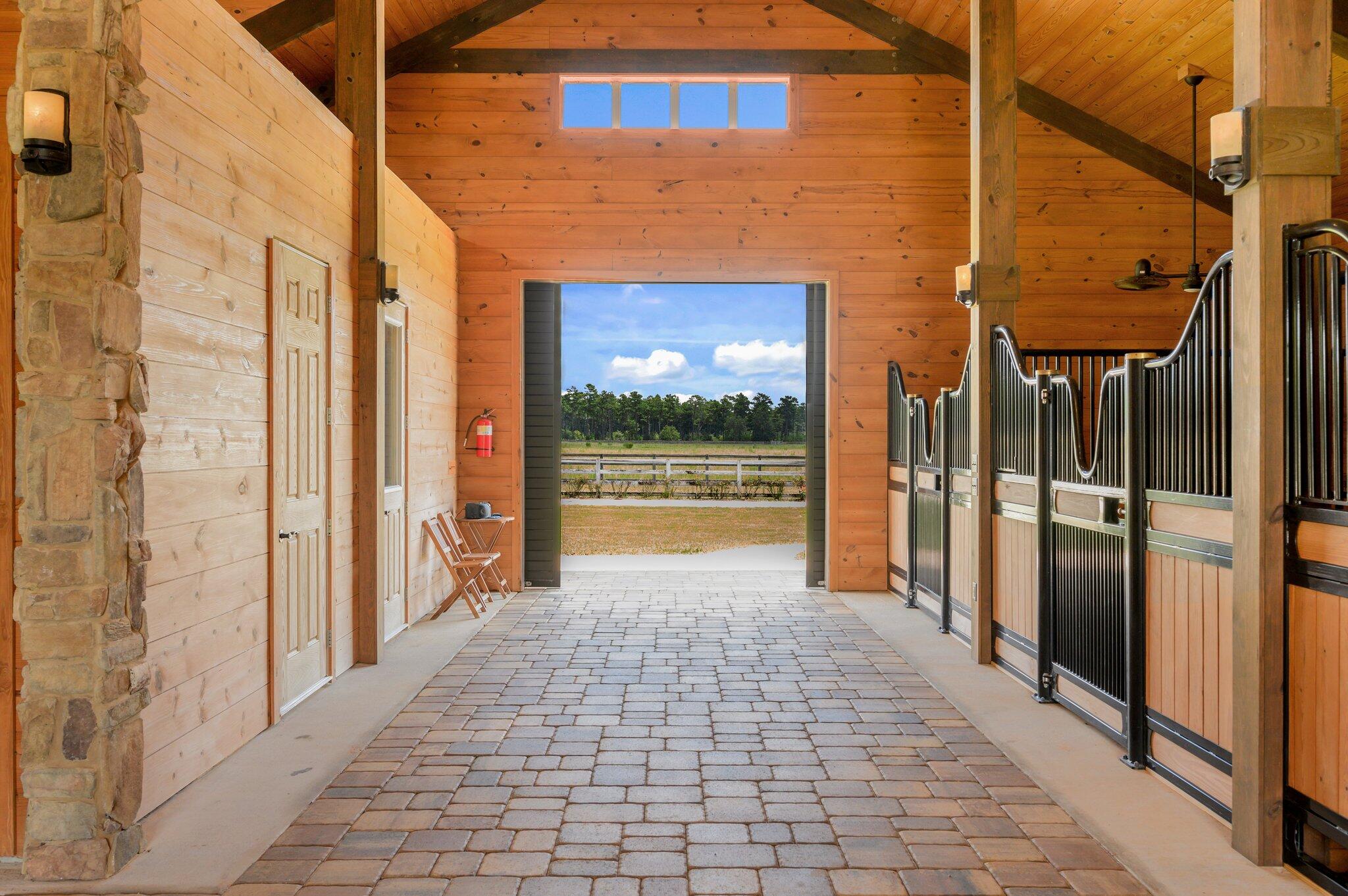 STABLES AT SANDY PINE - Farm
