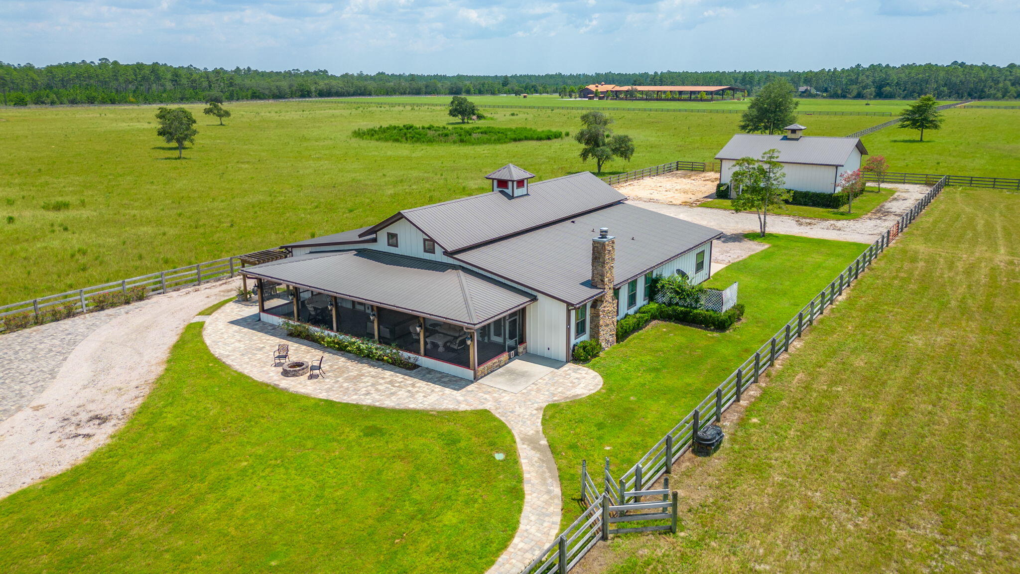 STABLES AT SANDY PINE - Farm